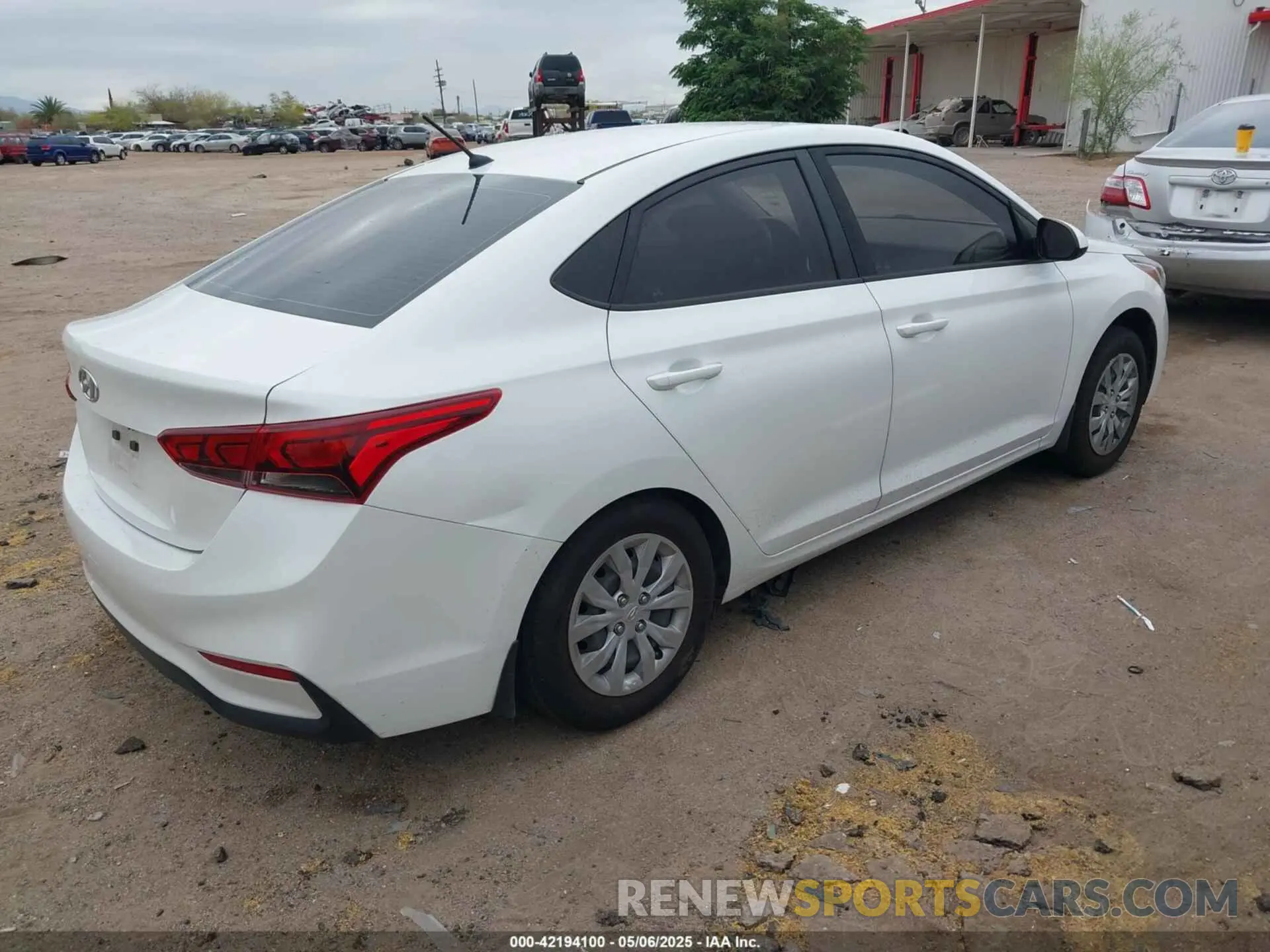 4 fotografías del automóvil dañado 3KPC24A39KE058061 HYUNDAI ACCENT 2019