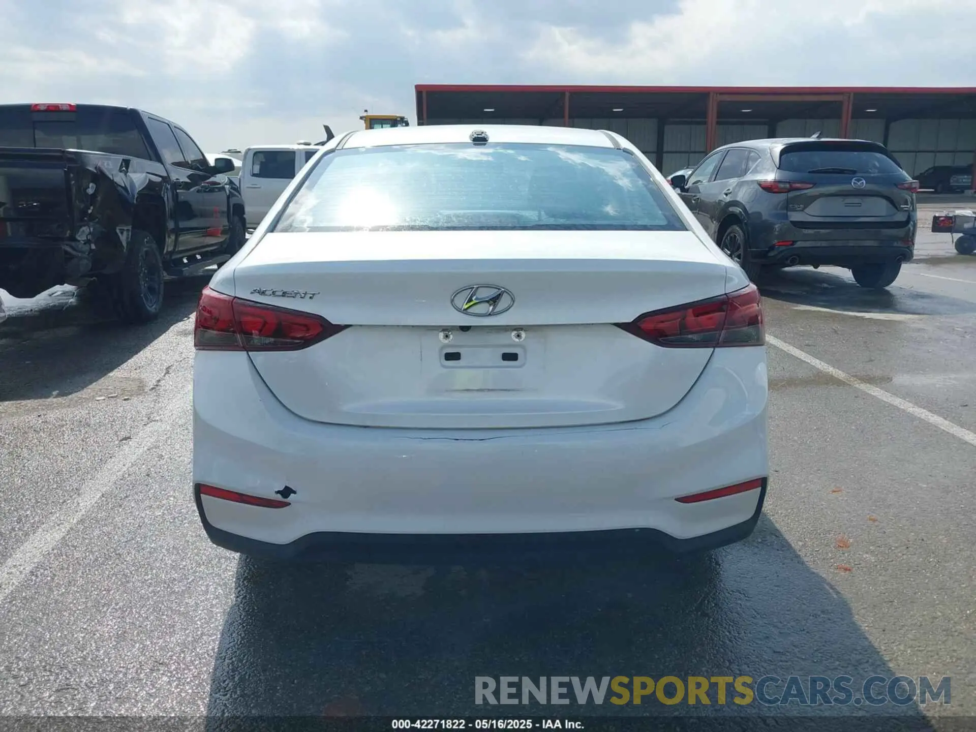 16 fotografías del automóvil dañado 3KPC24A3XKE041365 HYUNDAI ACCENT 2019