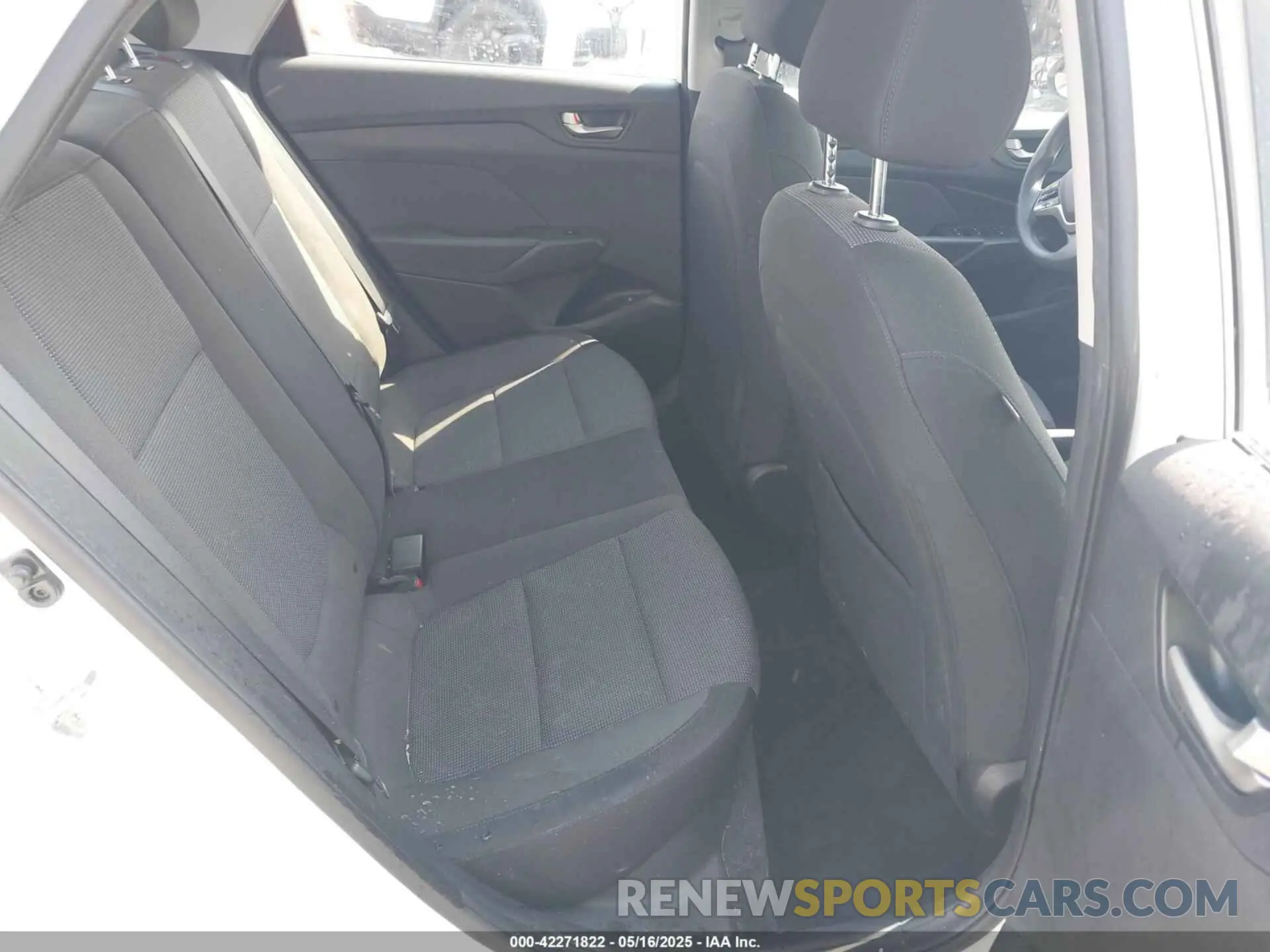 8 fotografías del automóvil dañado 3KPC24A3XKE041365 HYUNDAI ACCENT 2019