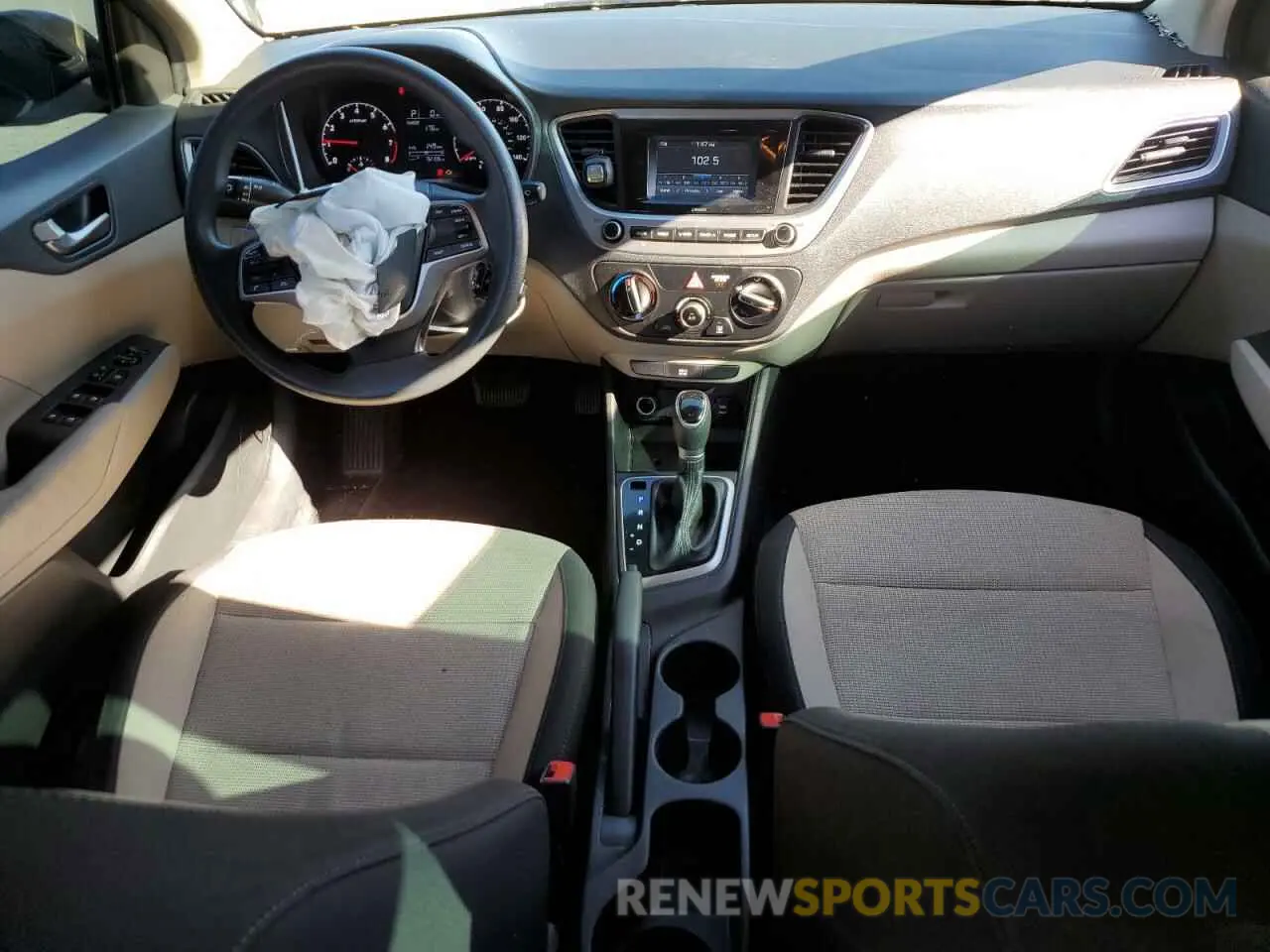 8 fotografías del automóvil dañado 3KPC24A3XKE044766 HYUNDAI ACCENT 2019