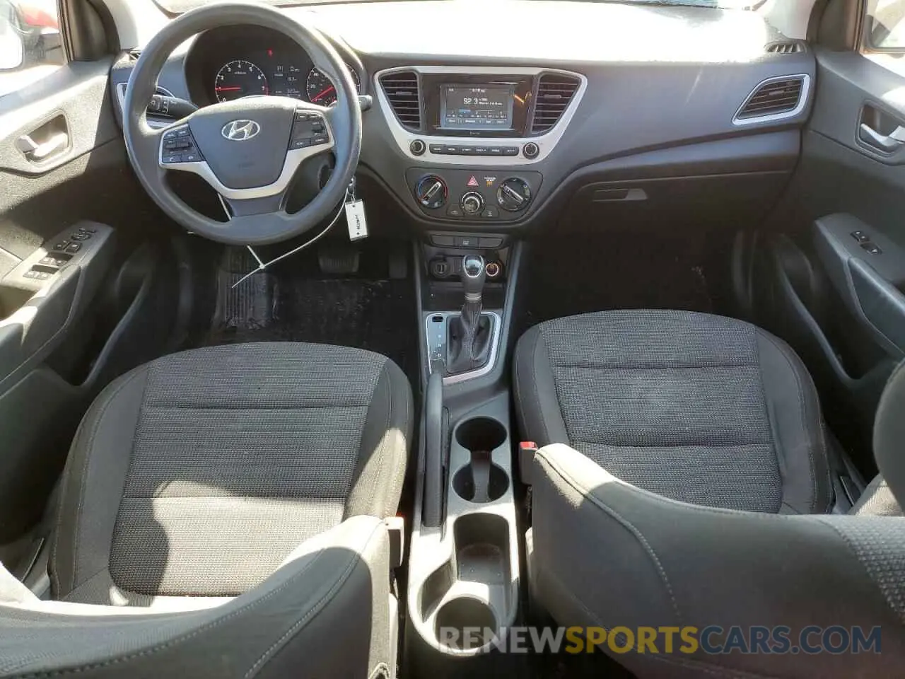 8 fotografías del automóvil dañado 3KPC24A3XKE056870 HYUNDAI ACCENT 2019