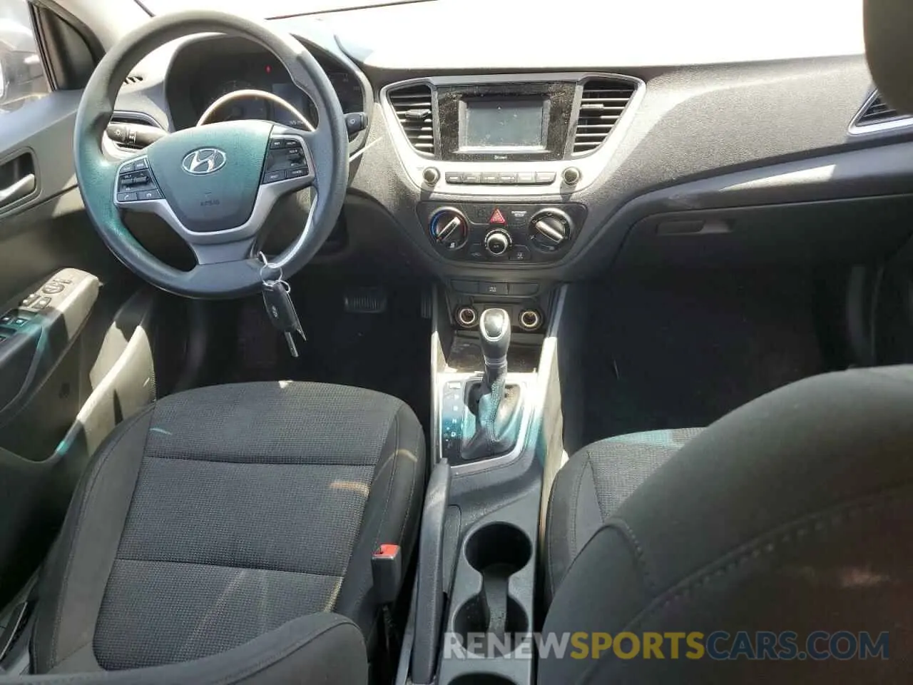 8 fotografías del automóvil dañado 3KPC24A3XKE080702 HYUNDAI ACCENT 2019