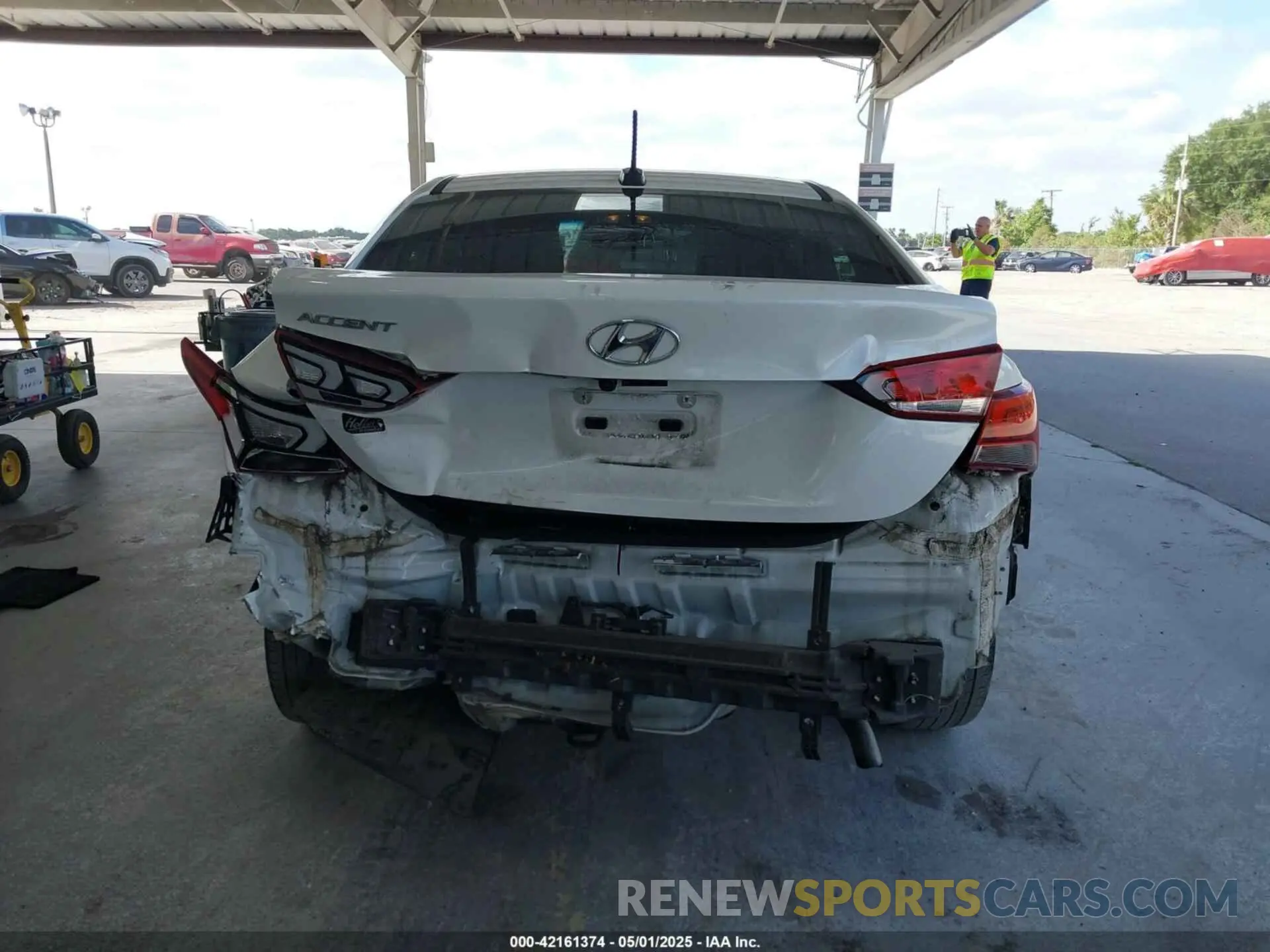 16 fotografías del automóvil dañado 3KPC34A30KE059385 HYUNDAI ACCENT 2019