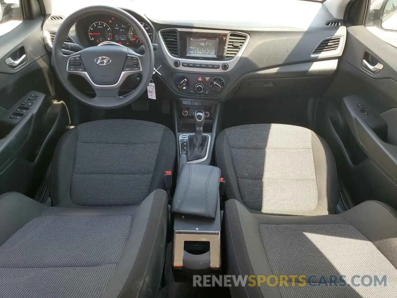 8 fotografías del automóvil dañado 3KPC24A61LE092863 HYUNDAI ACCENT 2020