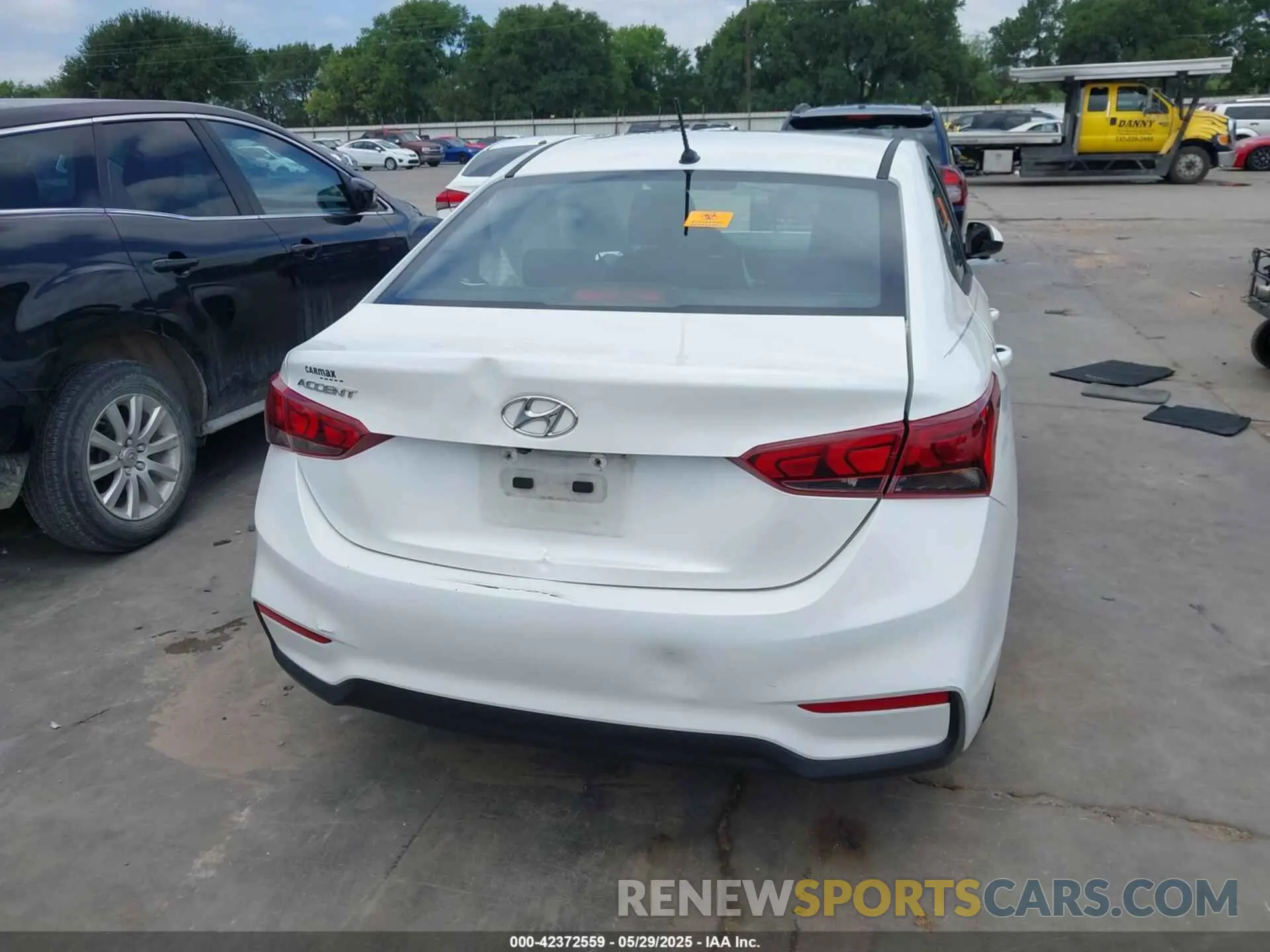 16 fotografías del automóvil dañado 3KPC24A61LE096279 HYUNDAI ACCENT 2020