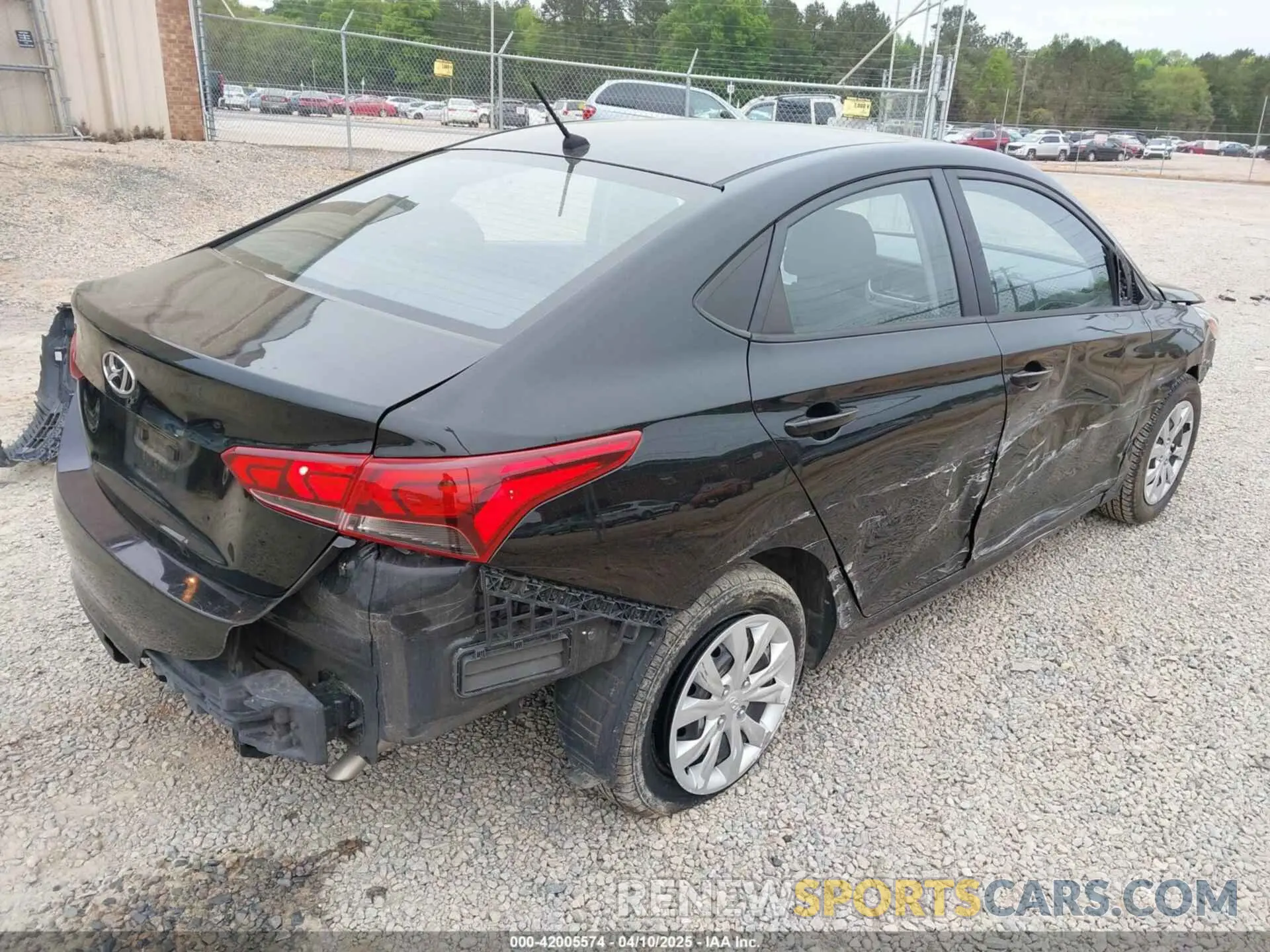 4 fotografías del automóvil dañado 3KPC24A61LE099716 HYUNDAI ACCENT 2020