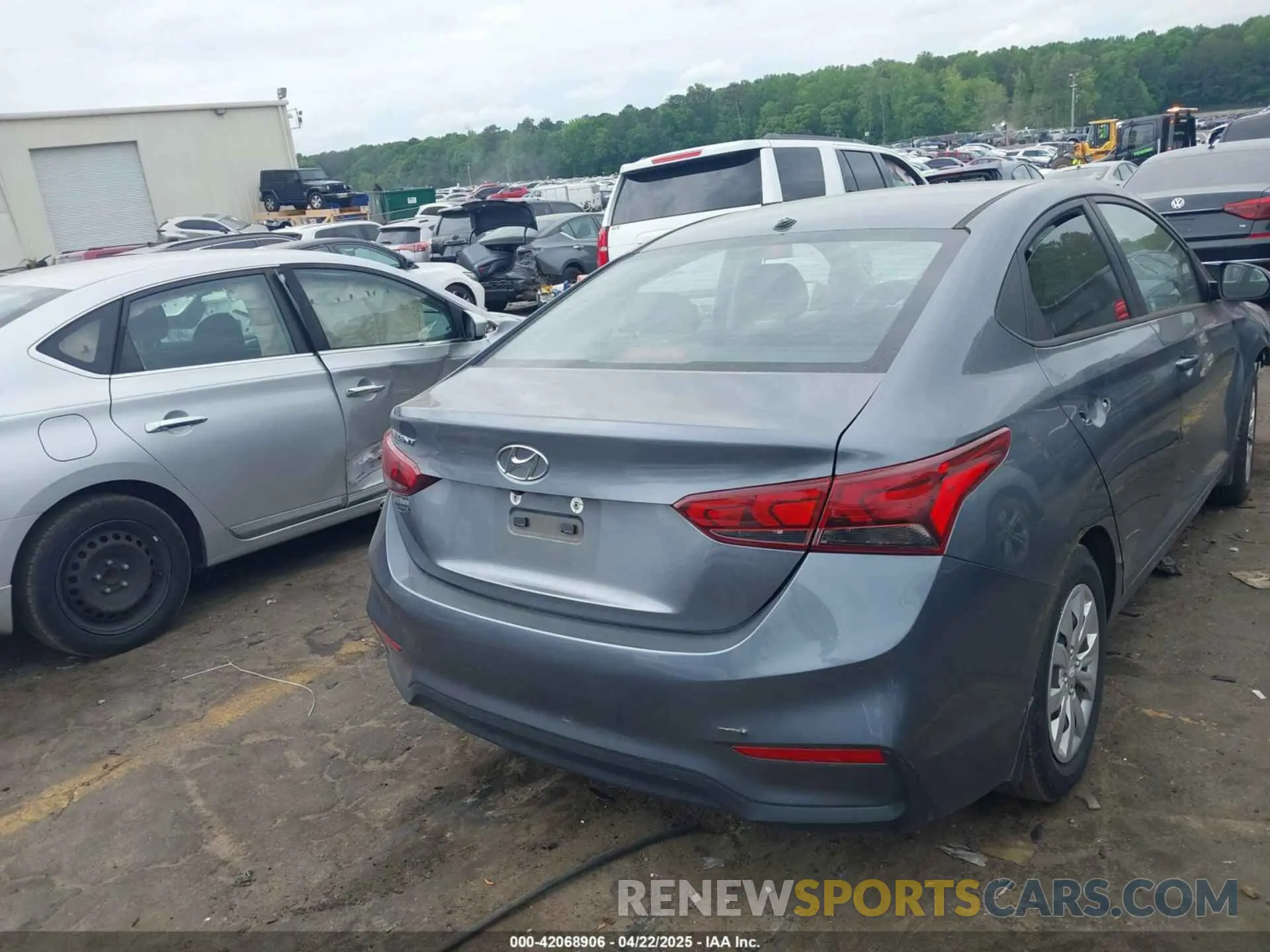 4 fotografías del automóvil dañado 3KPC24A61LE107605 HYUNDAI ACCENT 2020