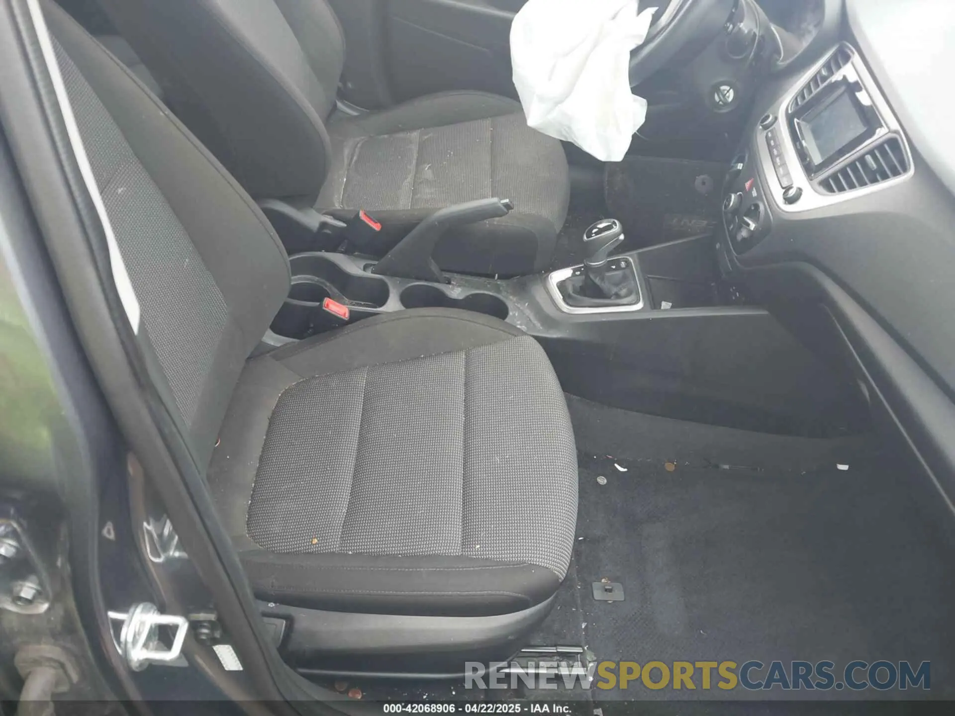 5 fotografías del automóvil dañado 3KPC24A61LE107605 HYUNDAI ACCENT 2020