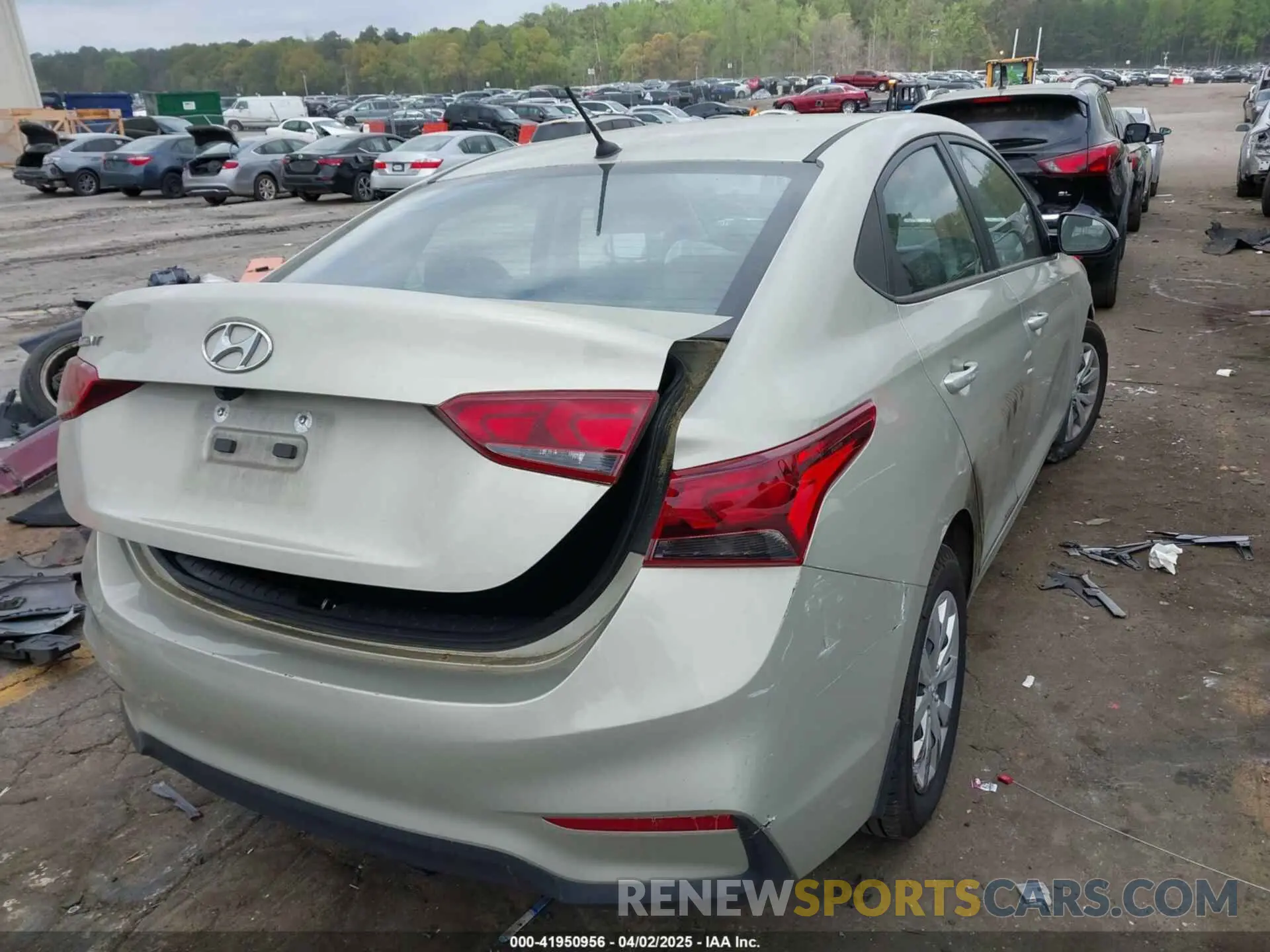 4 fotografías del automóvil dañado 3KPC24A63LE094663 HYUNDAI ACCENT 2020