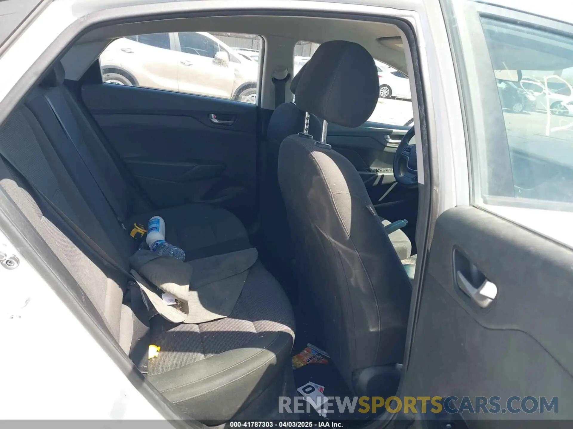8 fotografías del automóvil dañado 3KPC24A63LE097840 HYUNDAI ACCENT 2020