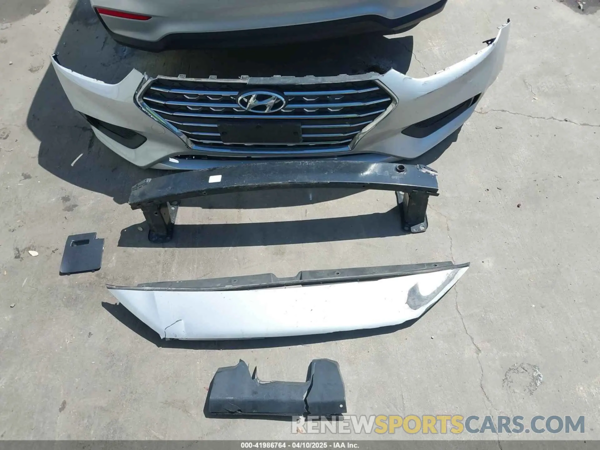 12 fotografías del automóvil dañado 3KPC24A66LE119586 HYUNDAI ACCENT 2020