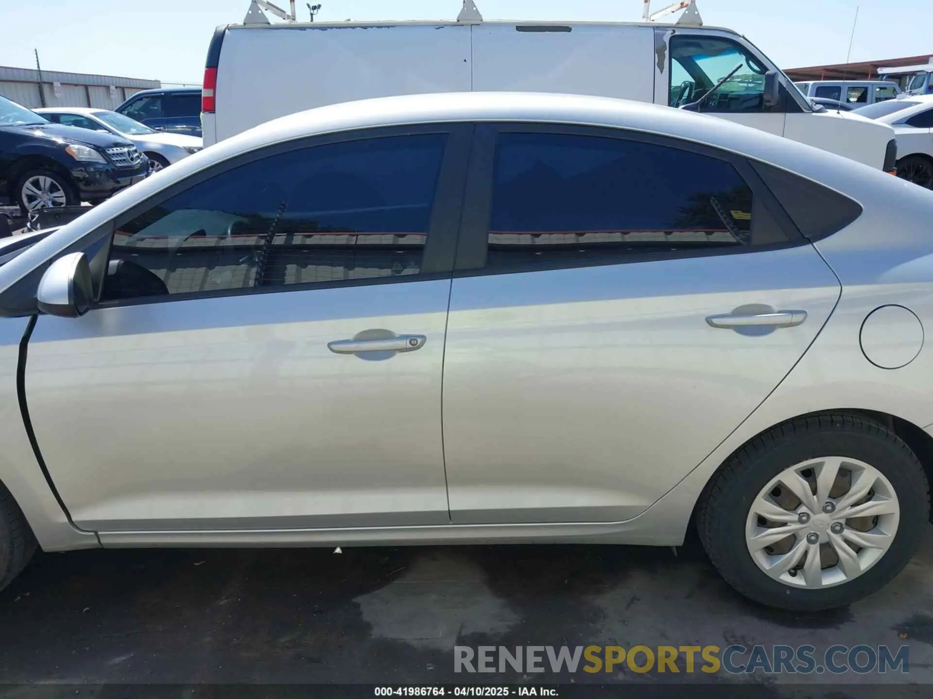 15 fotografías del automóvil dañado 3KPC24A66LE119586 HYUNDAI ACCENT 2020