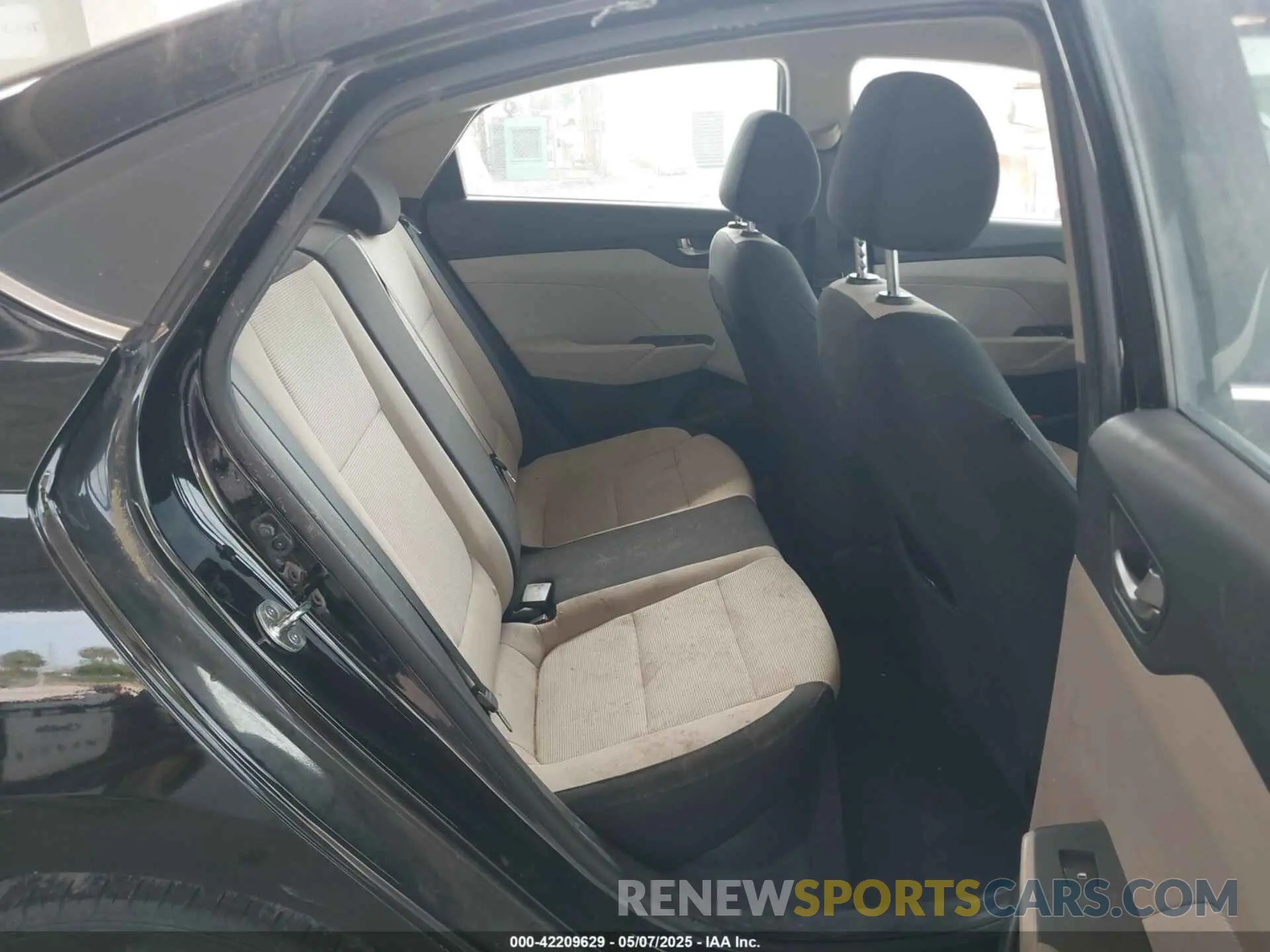 8 fotografías del automóvil dañado 3KPC24A68LE093203 HYUNDAI ACCENT 2020