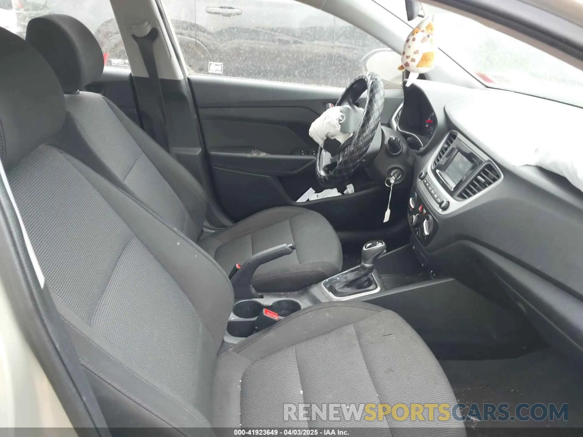 5 fotografías del automóvil dañado 3KPC24A68LE099132 HYUNDAI ACCENT 2020