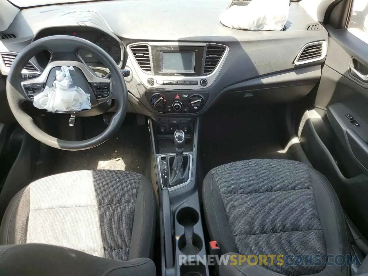 8 fotografías del automóvil dañado 3KPC24A68LE119489 HYUNDAI ACCENT 2020