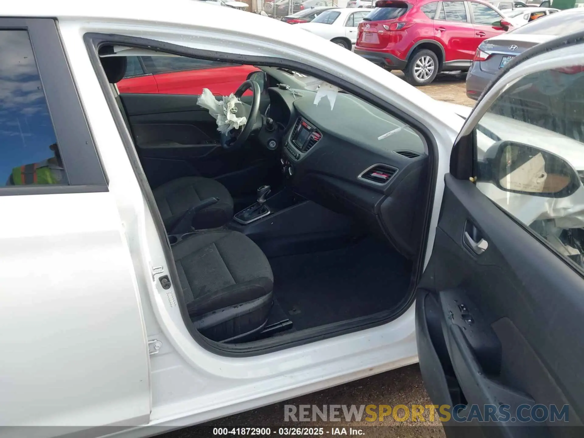 5 fotografías del automóvil dañado 3KPC24A6XLE118313 HYUNDAI ACCENT 2020