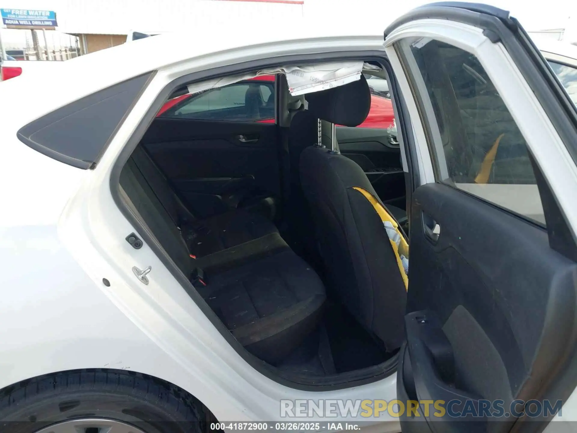 8 fotografías del automóvil dañado 3KPC24A6XLE118313 HYUNDAI ACCENT 2020