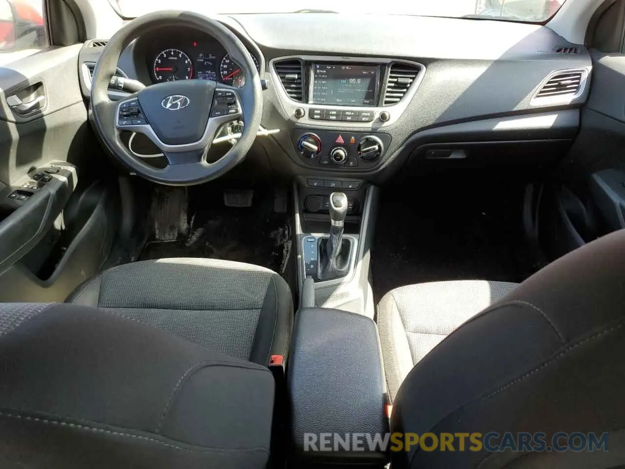 8 fotografías del automóvil dañado 3KPC25A62LE108252 HYUNDAI ACCENT 2020