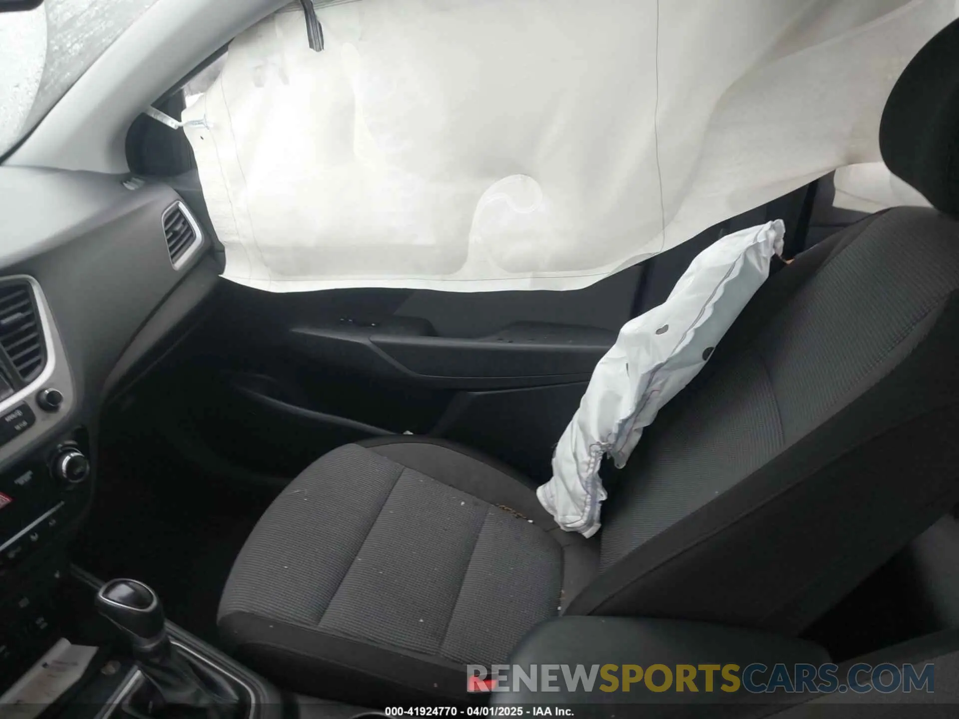 5 fotografías del automóvil dañado 3KPC34A63LE108977 HYUNDAI ACCENT 2020