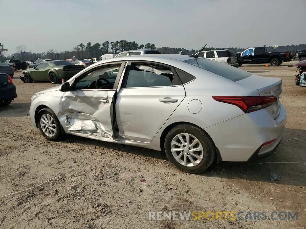 2 fotografías del automóvil dañado 3KPC24A60ME150480 HYUNDAI ACCENT 2021