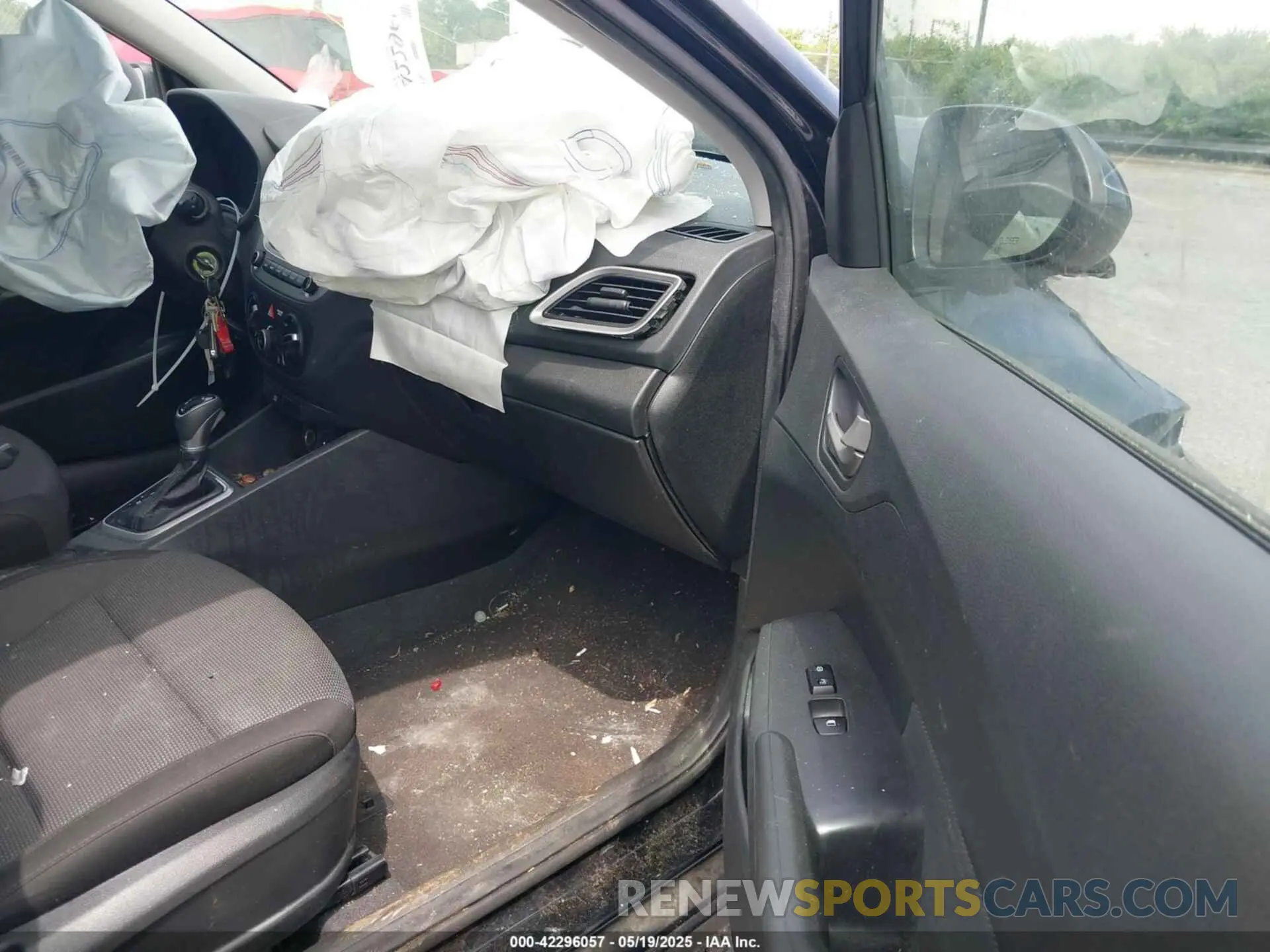 5 fotografías del automóvil dañado 3KPC24A64ME130636 HYUNDAI ACCENT 2021