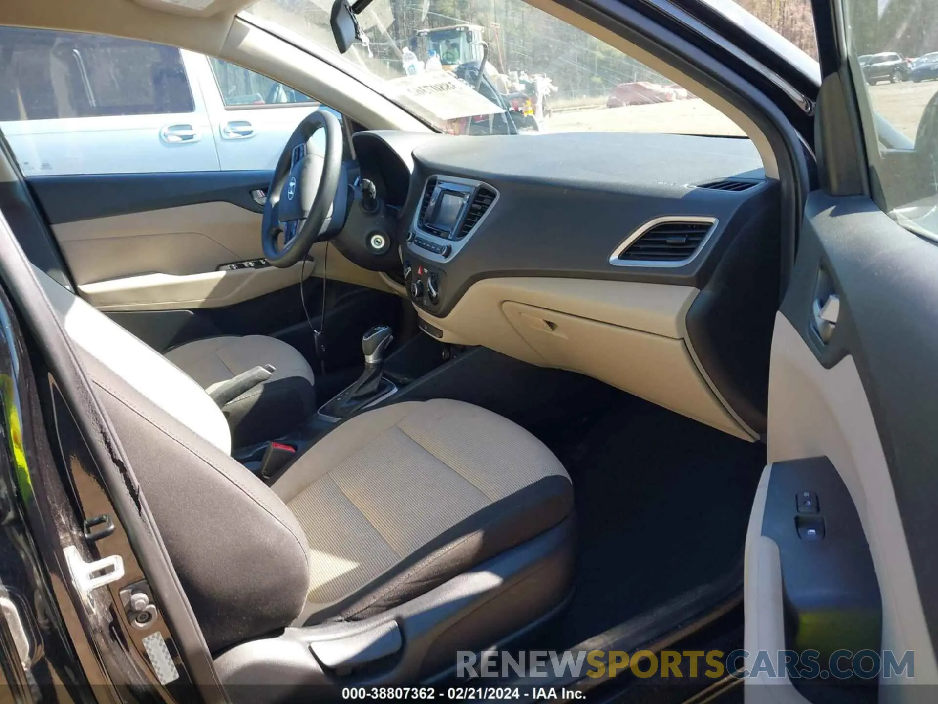 5 fotografías del automóvil dañado 3KPC24A64ME150451 HYUNDAI ACCENT 2021