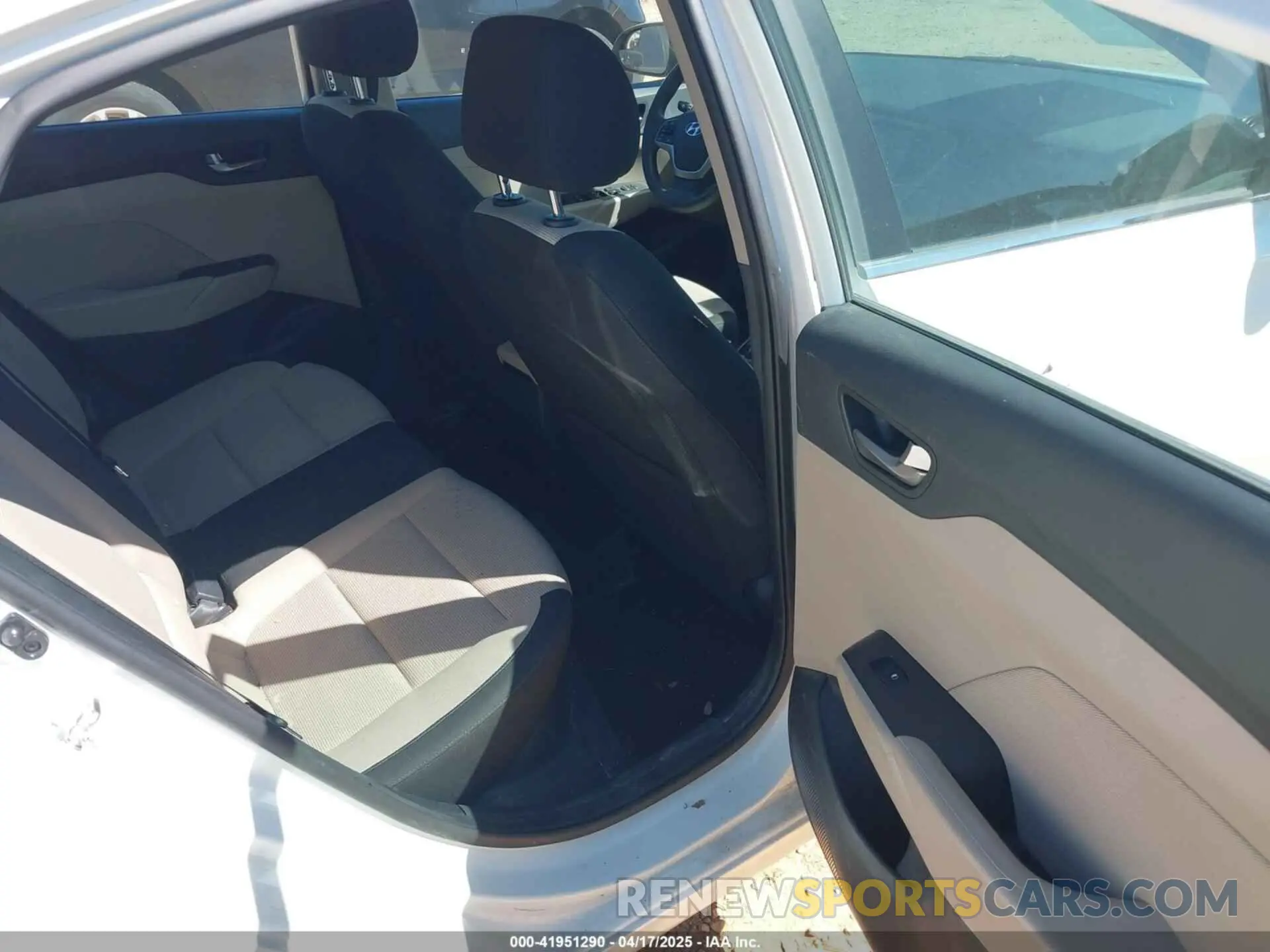 8 fotografías del automóvil dañado 3KPC24A65ME137479 HYUNDAI ACCENT 2021