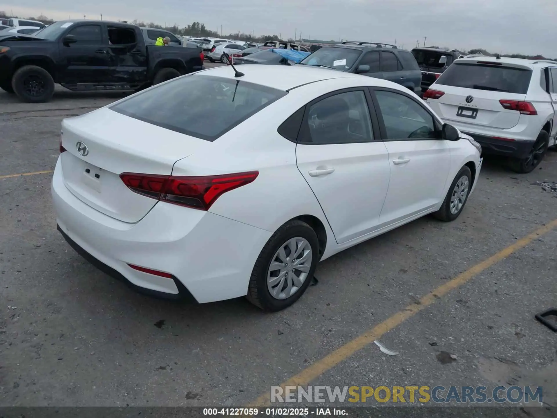 4 fotografías del automóvil dañado 3KPC24A69ME130602 HYUNDAI ACCENT 2021