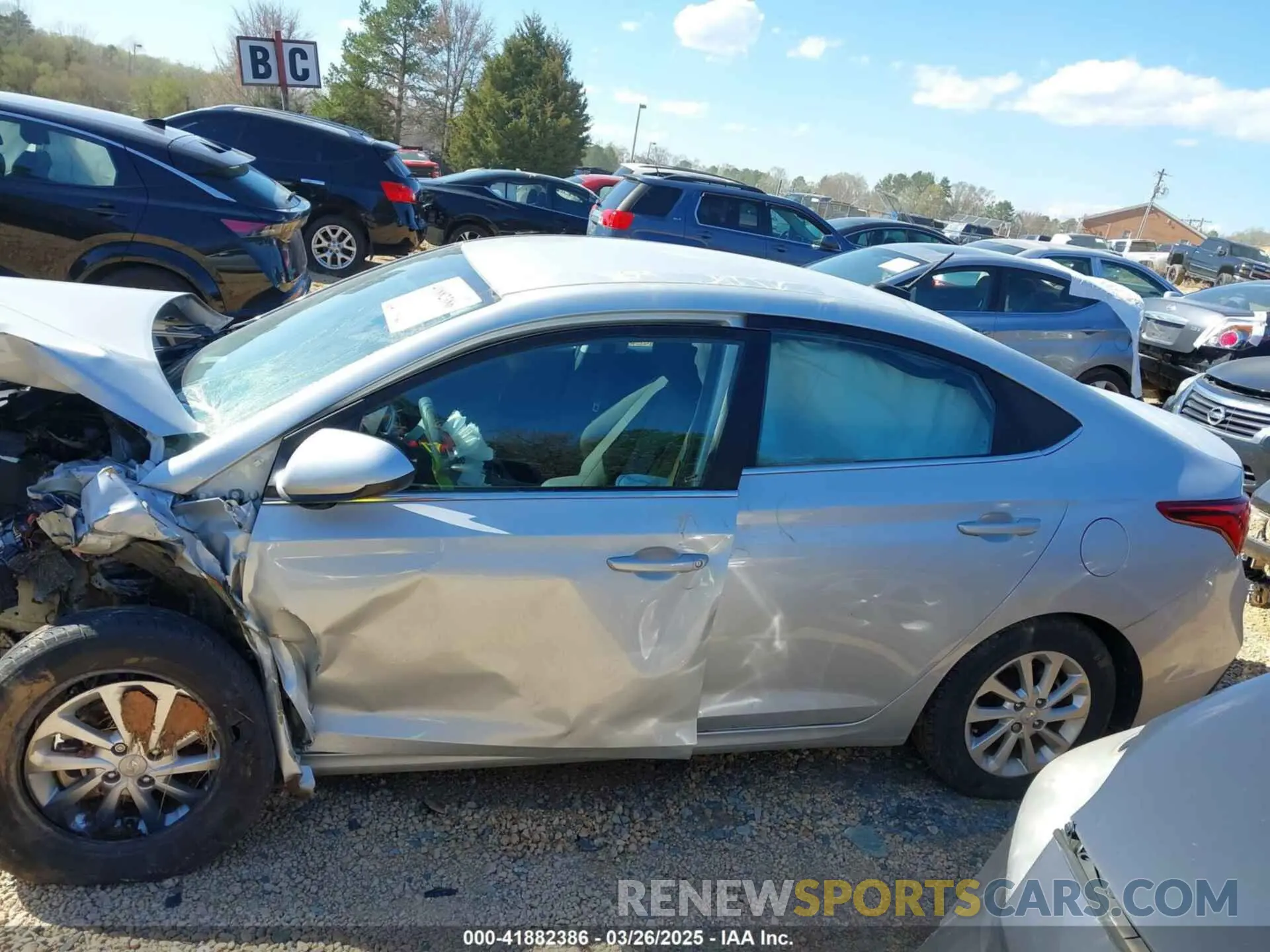 14 fotografías del automóvil dañado 3KPC24A60NE178751 HYUNDAI ACCENT 2022