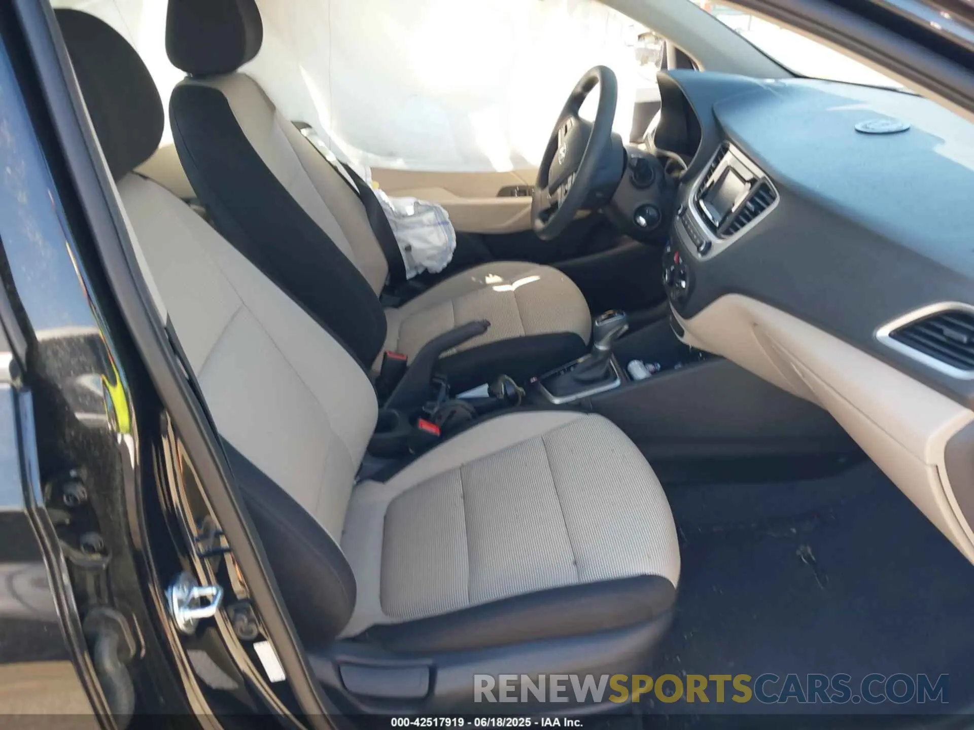 5 fotografías del automóvil dañado 3KPC24A60NE181293 HYUNDAI ACCENT 2022