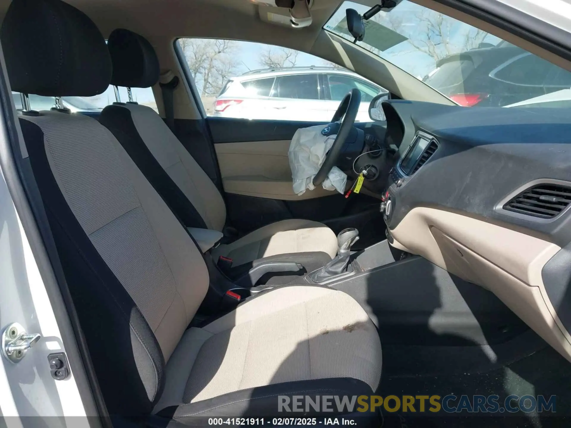 5 fotografías del automóvil dañado 3KPC24A60NE190169 HYUNDAI ACCENT 2022