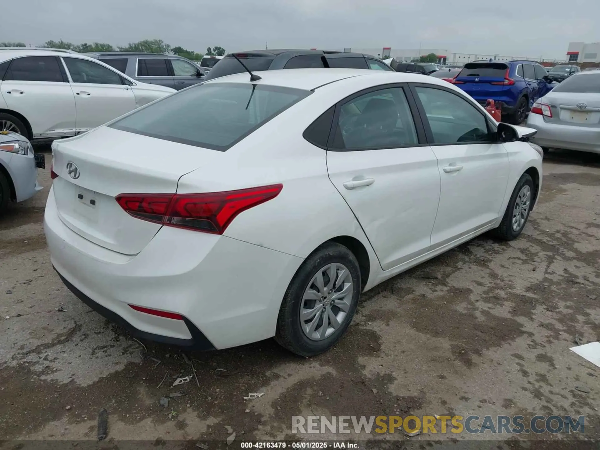 4 fotografías del automóvil dañado 3KPC24A61NE171775 HYUNDAI ACCENT 2022