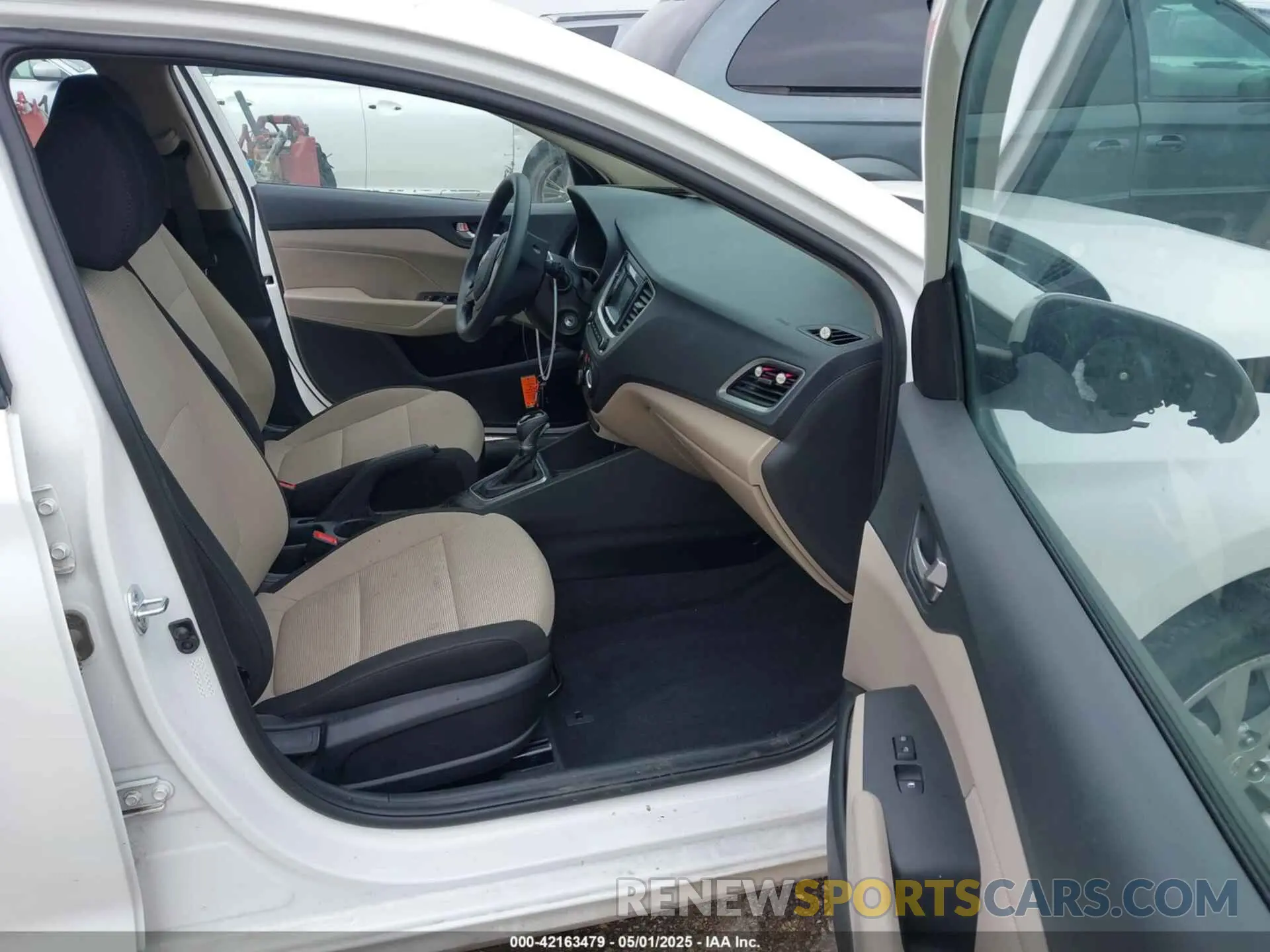 5 fotografías del automóvil dañado 3KPC24A61NE171775 HYUNDAI ACCENT 2022