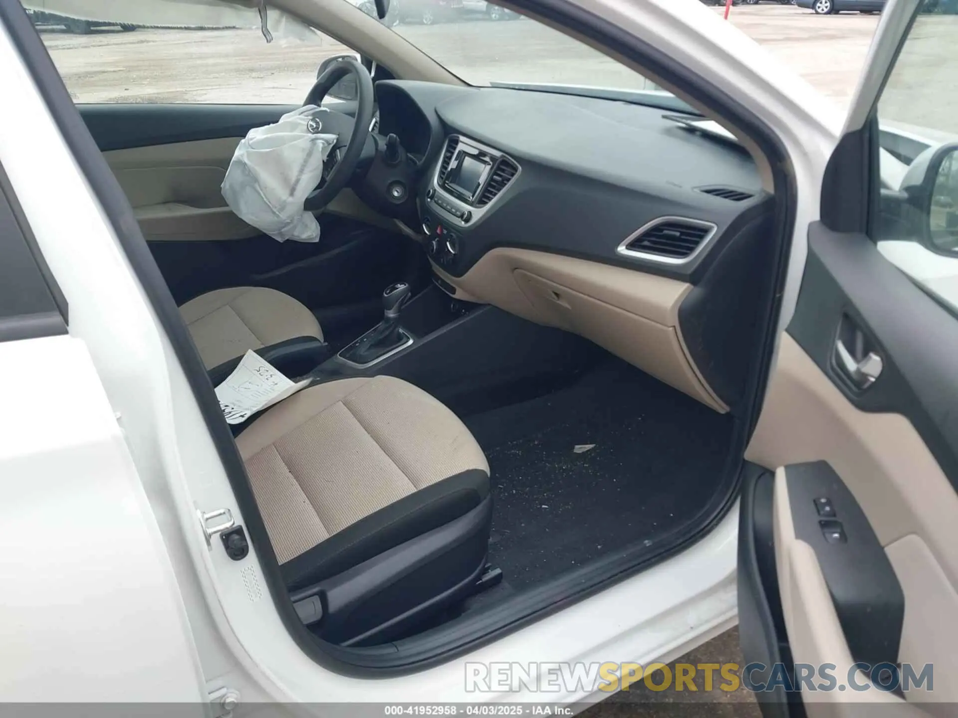 5 fotografías del automóvil dañado 3KPC24A61NE184994 HYUNDAI ACCENT 2022