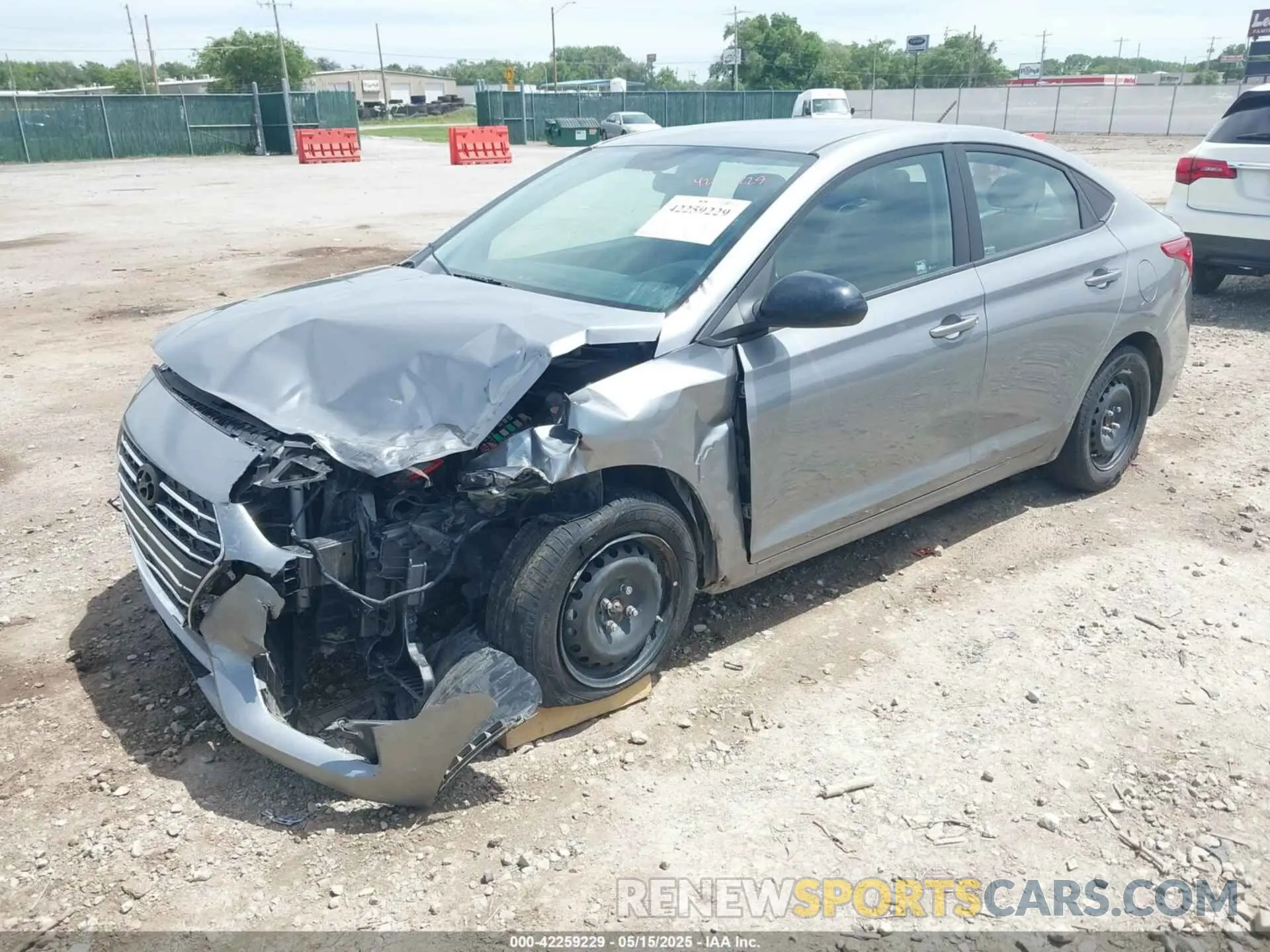 2 fotografías del automóvil dañado 3KPC24A63NE155481 HYUNDAI ACCENT 2022