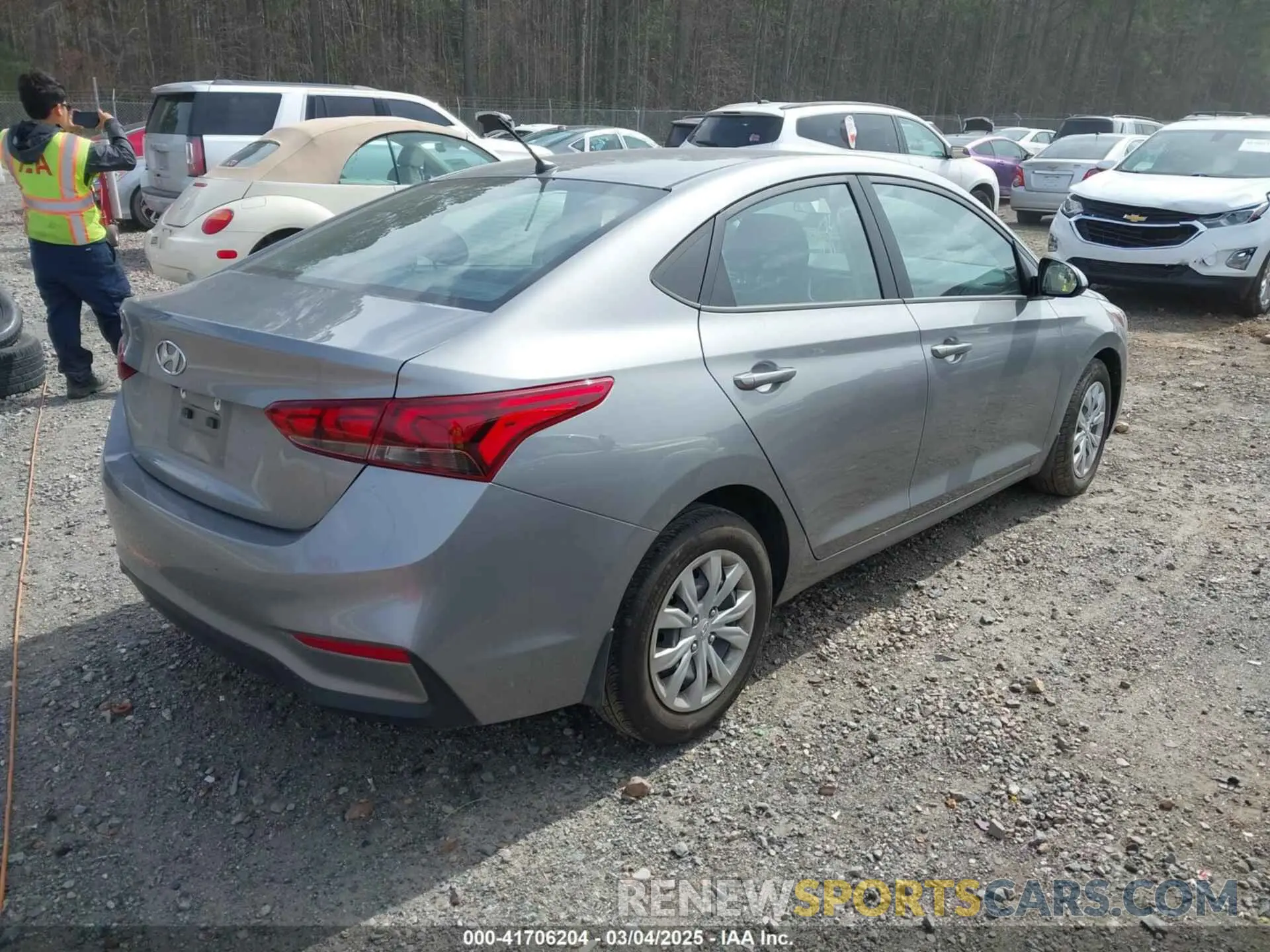 4 fotografías del automóvil dañado 3KPC24A63NE169851 HYUNDAI ACCENT 2022