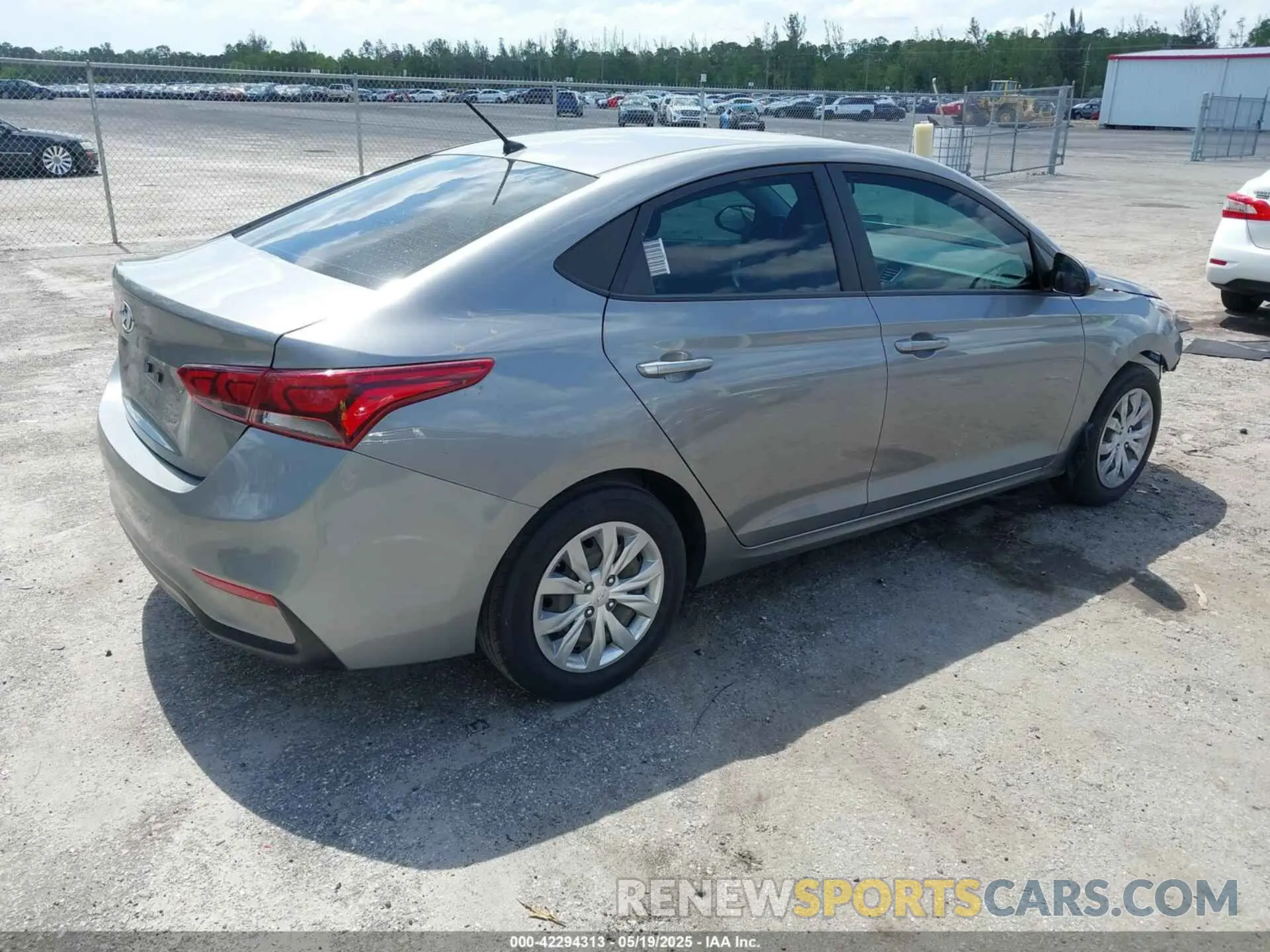4 fotografías del automóvil dañado 3KPC24A64NE177618 HYUNDAI ACCENT 2022