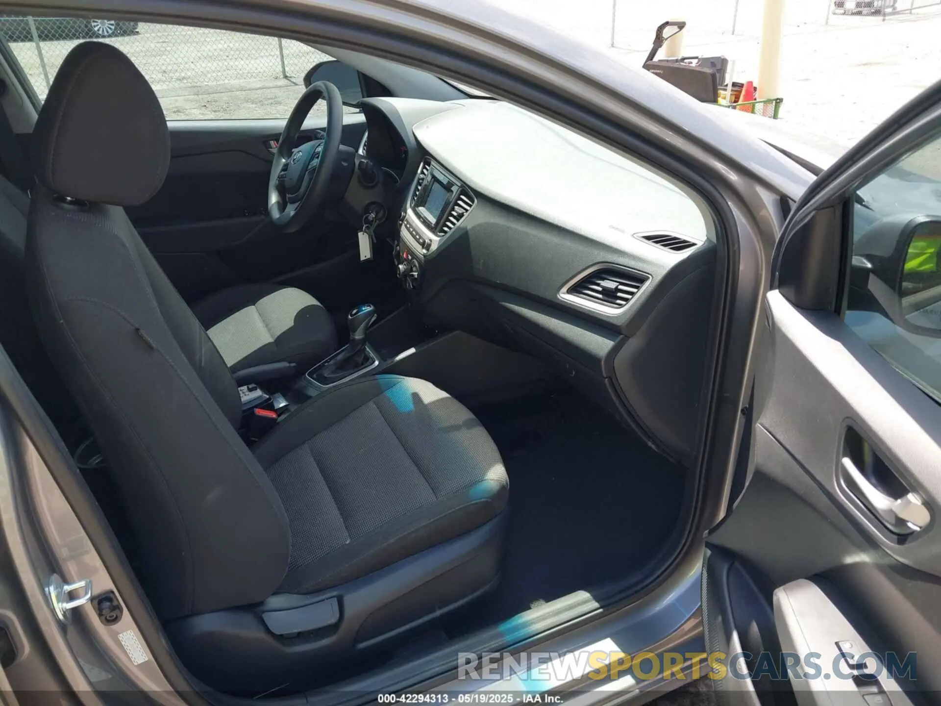 5 fotografías del automóvil dañado 3KPC24A64NE177618 HYUNDAI ACCENT 2022