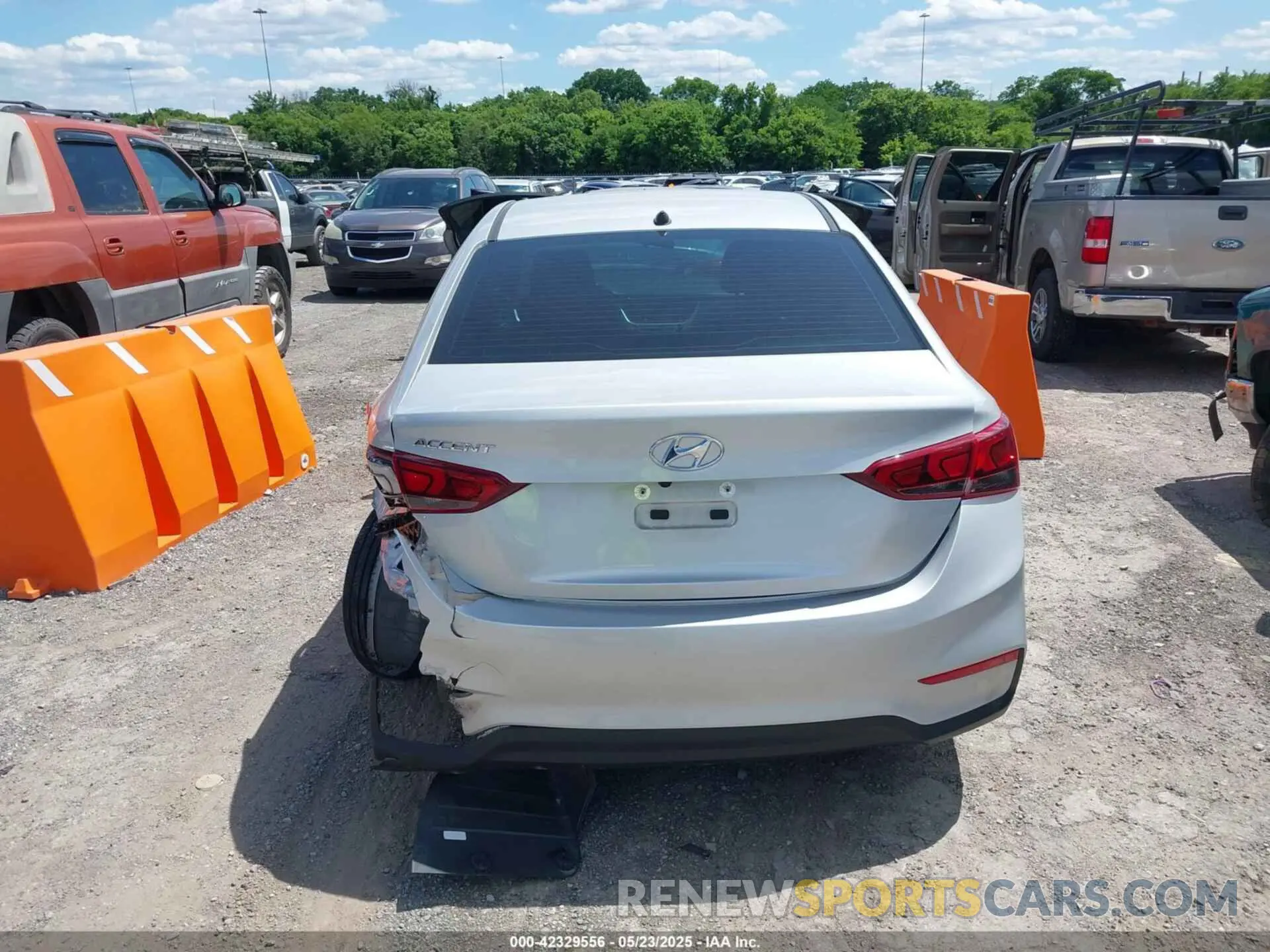 16 fotografías del automóvil dañado 3KPC24A66NE185218 HYUNDAI ACCENT 2022