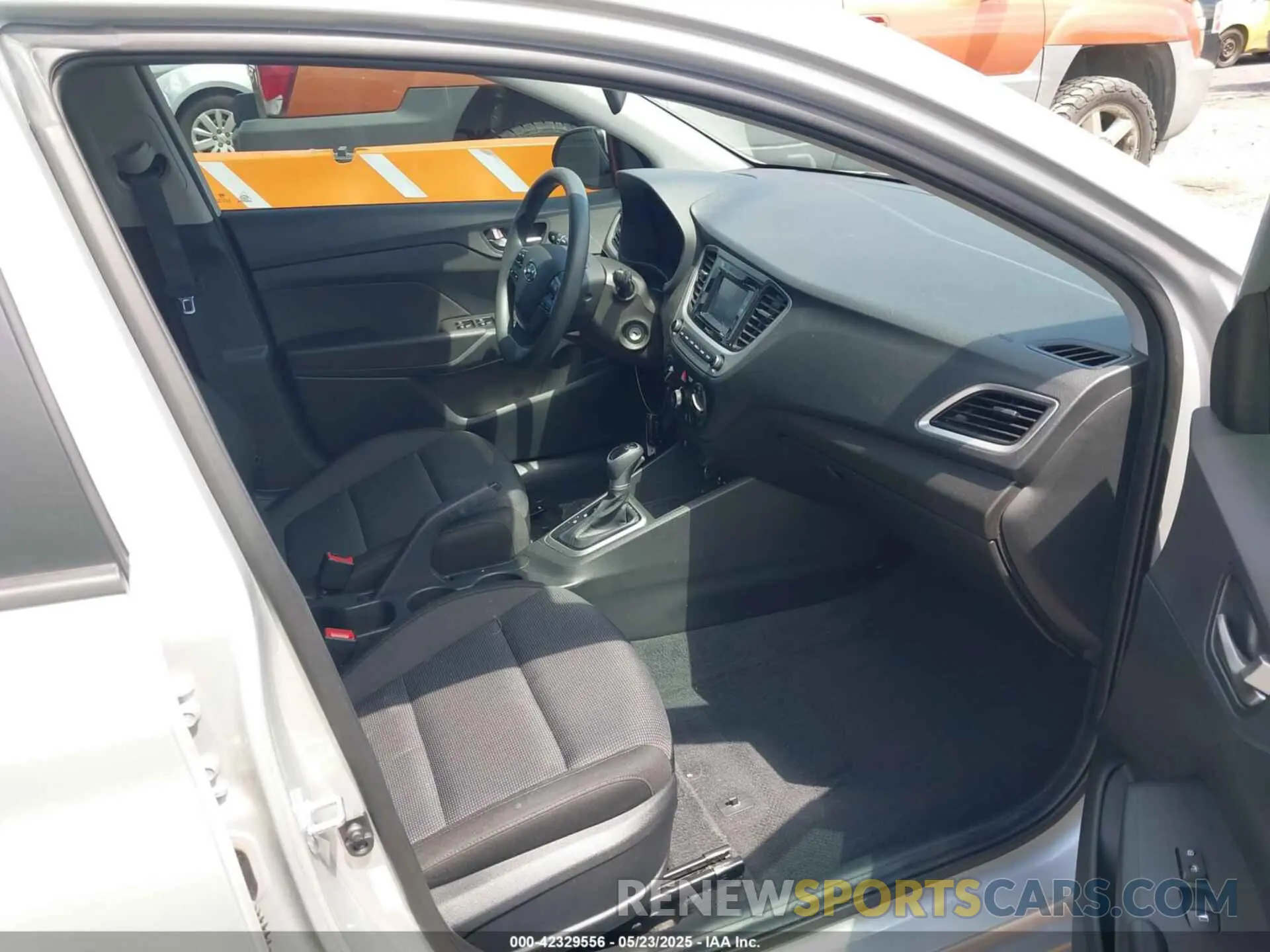 5 fotografías del automóvil dañado 3KPC24A66NE185218 HYUNDAI ACCENT 2022