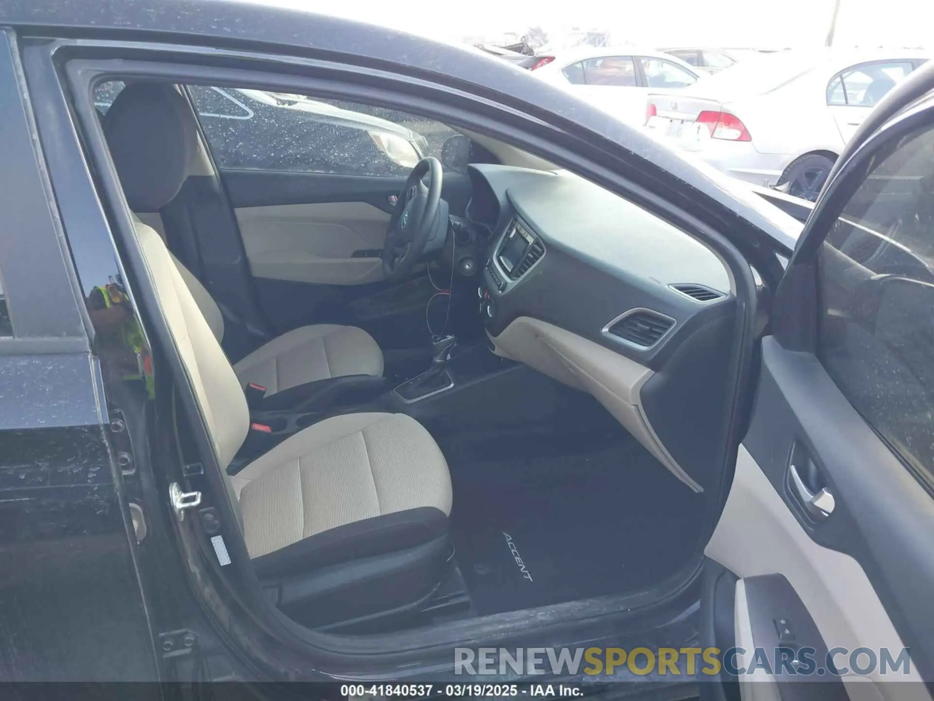 5 fotografías del automóvil dañado 3KPC24A6XNE162945 HYUNDAI ACCENT 2022