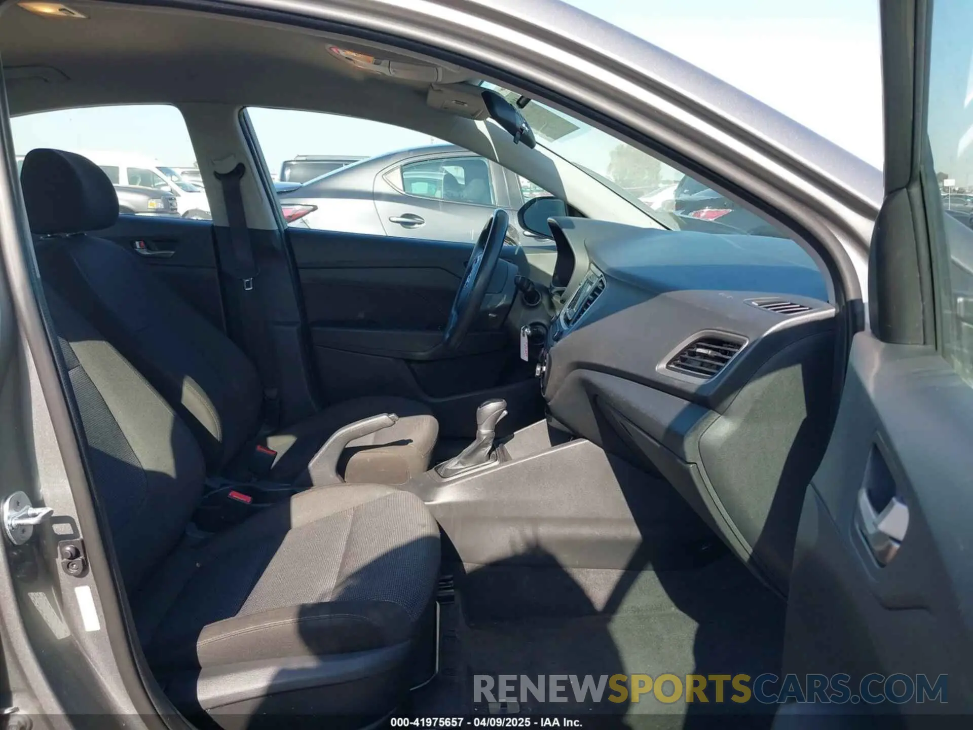 5 fotografías del automóvil dañado 3KPC24A6XNE164078 HYUNDAI ACCENT 2022