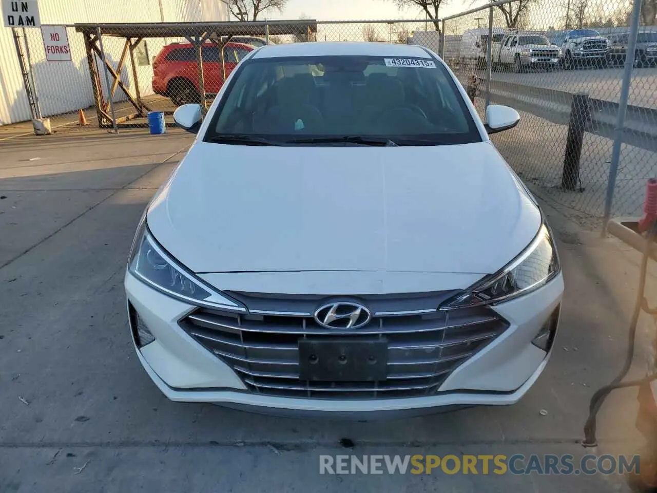 5 fotografías del automóvil dañado 5NPD74LF0KH423736 HYUNDAI ELANTRA 2019