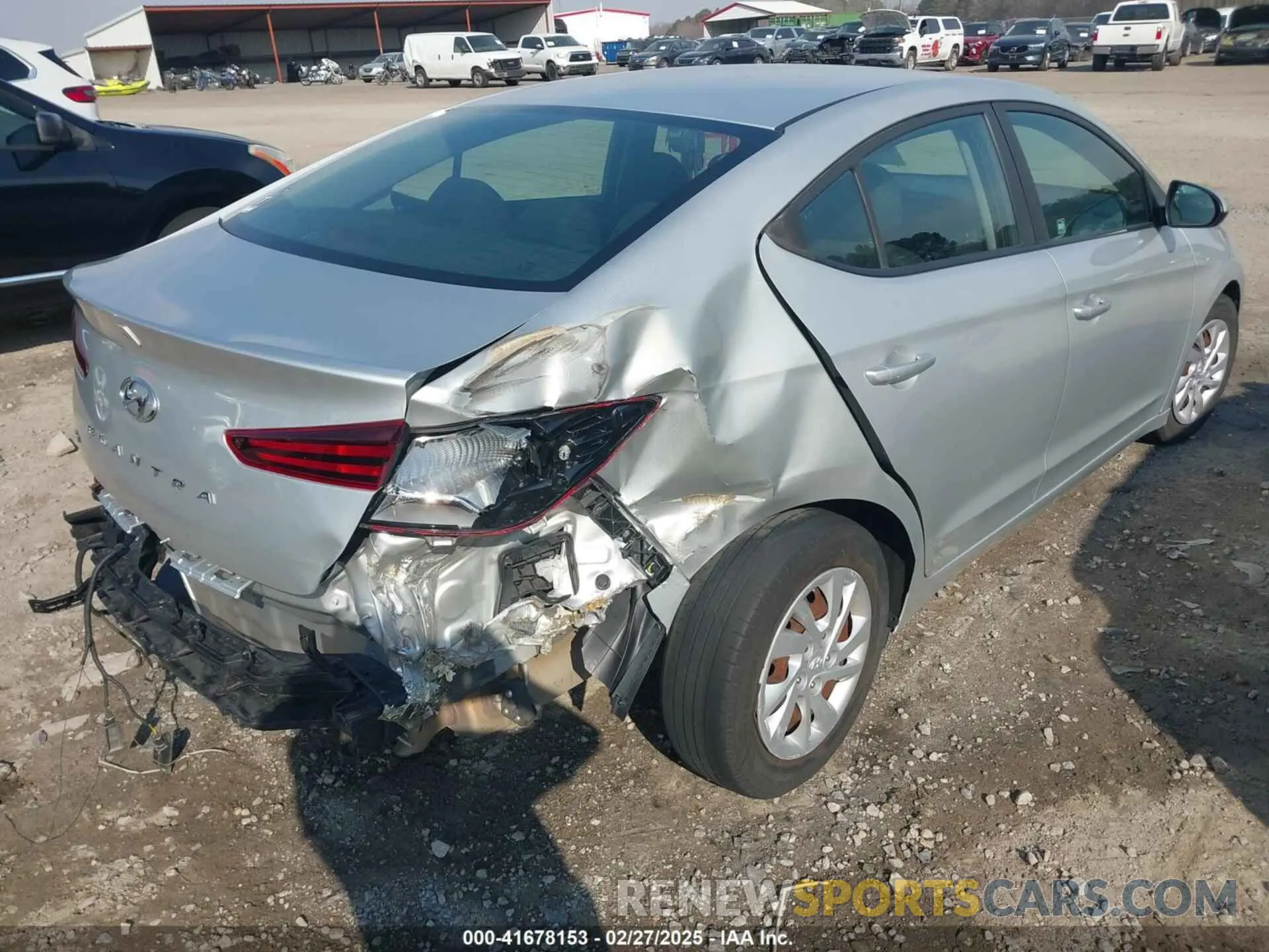 4 fotografías del automóvil dañado 5NPD74LF0KH433862 HYUNDAI ELANTRA 2019
