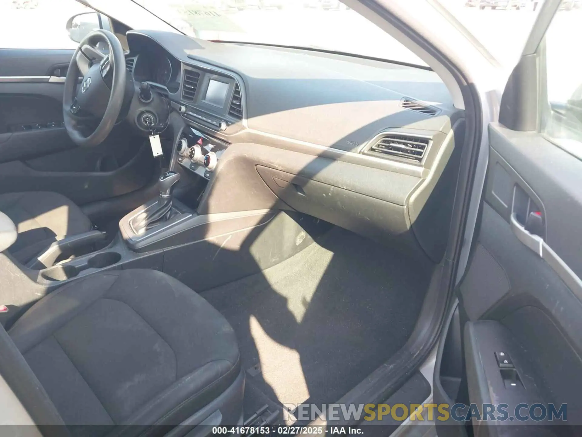 5 fotografías del automóvil dañado 5NPD74LF0KH433862 HYUNDAI ELANTRA 2019