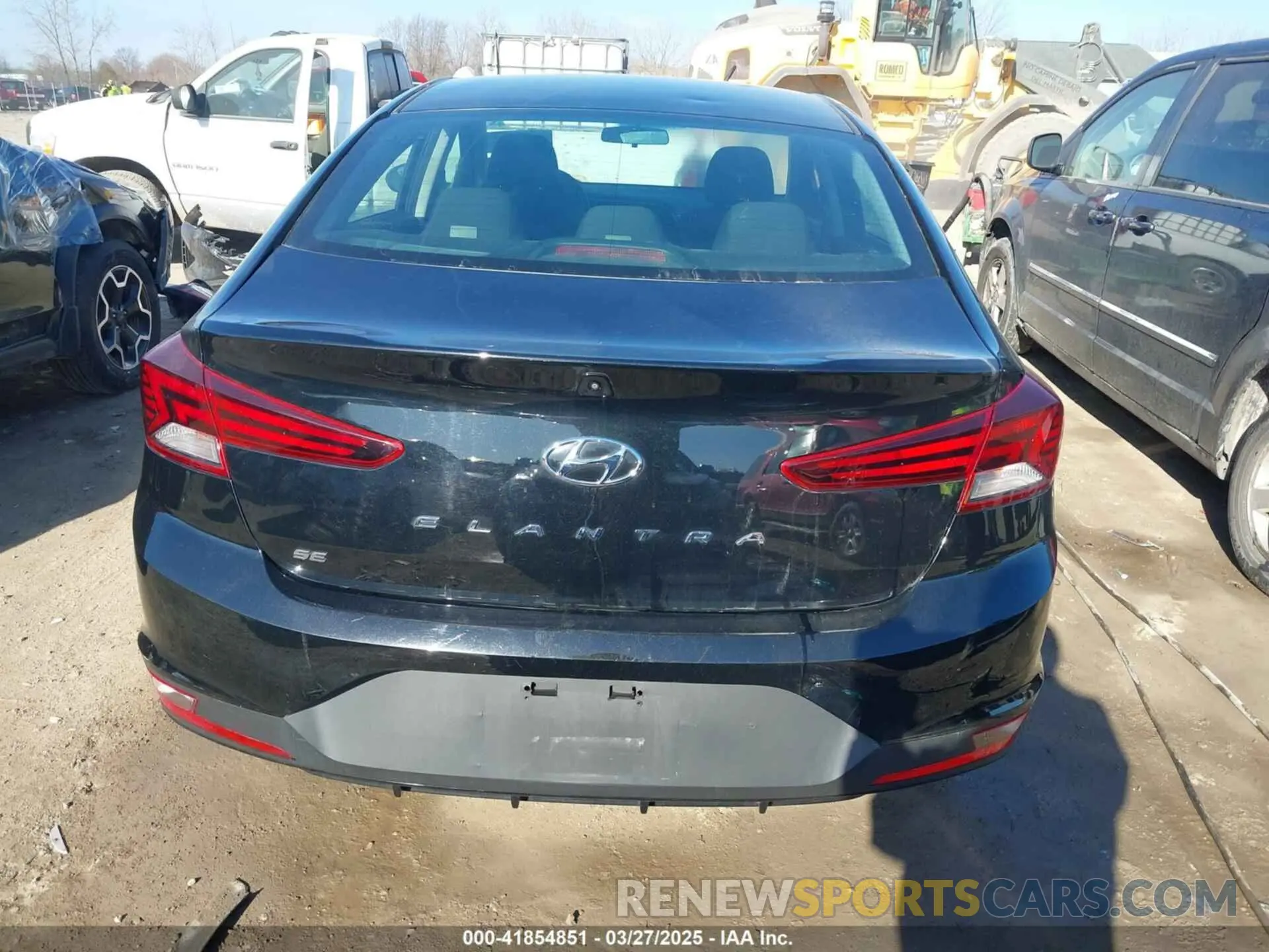 17 fotografías del automóvil dañado 5NPD74LF0KH441668 HYUNDAI ELANTRA 2019