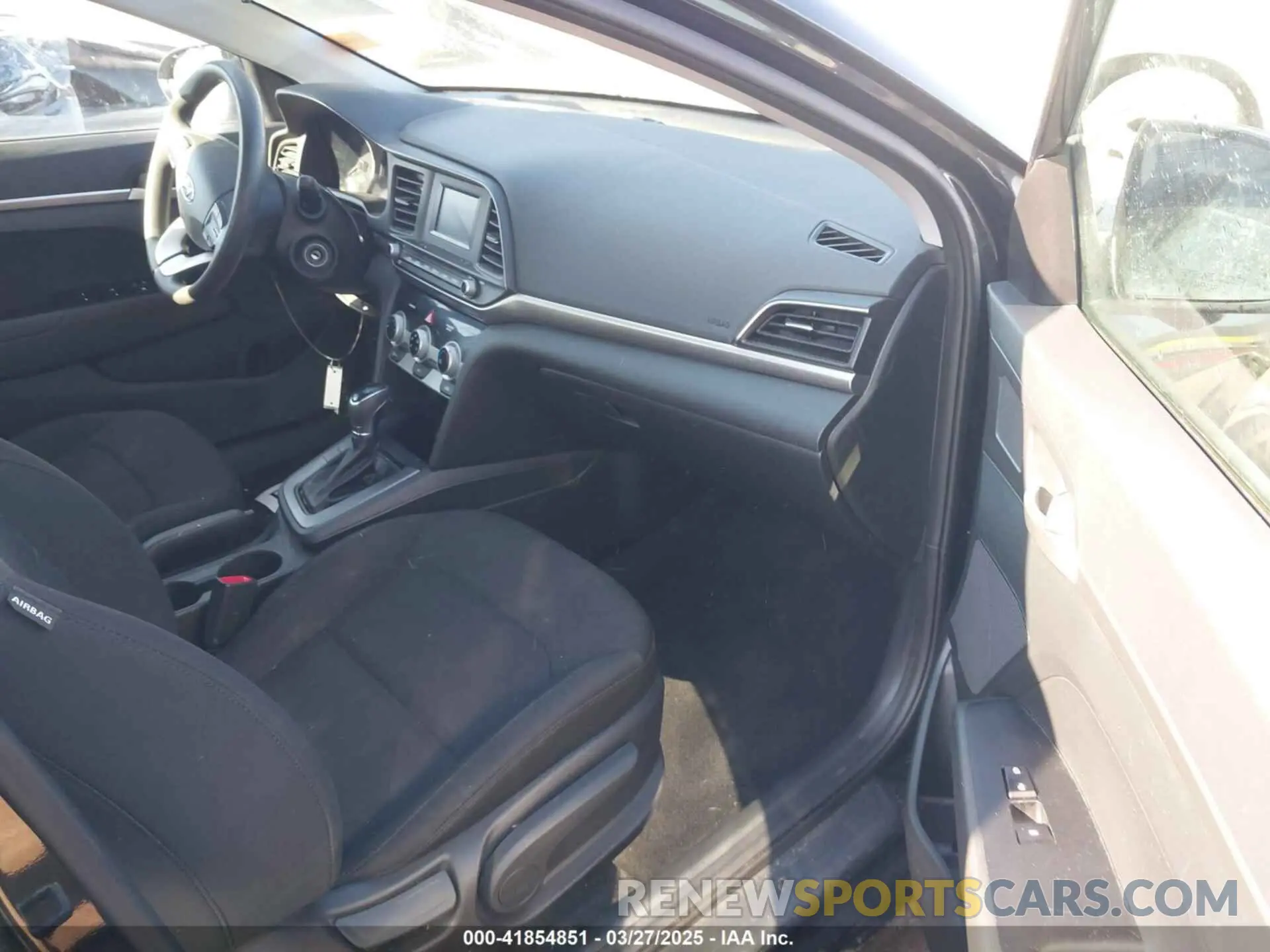 5 fotografías del automóvil dañado 5NPD74LF0KH441668 HYUNDAI ELANTRA 2019