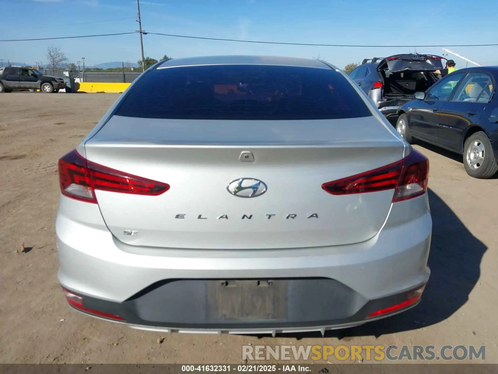 16 fotografías del automóvil dañado 5NPD74LF0KH483497 HYUNDAI ELANTRA 2019