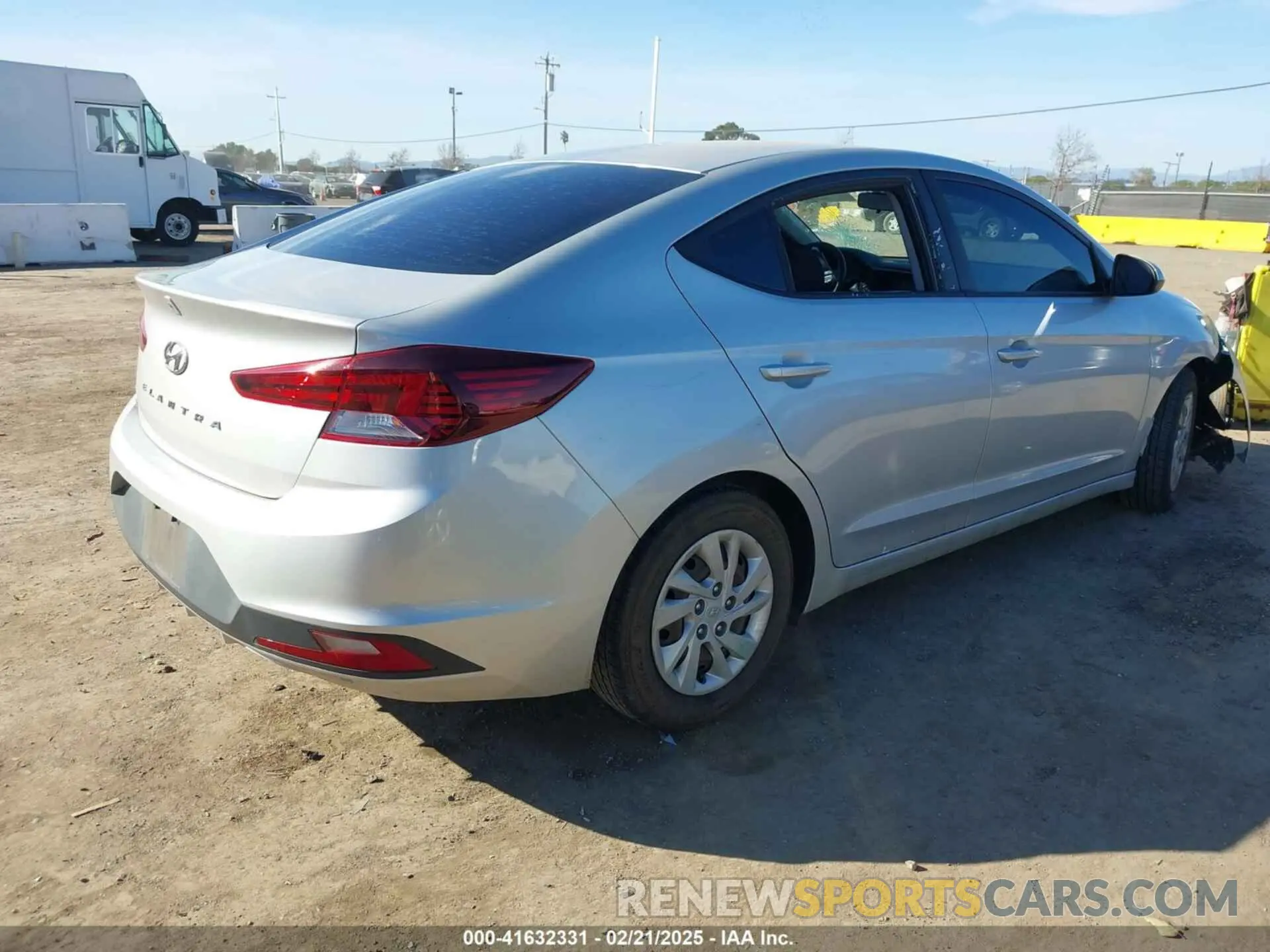 4 fotografías del automóvil dañado 5NPD74LF0KH483497 HYUNDAI ELANTRA 2019