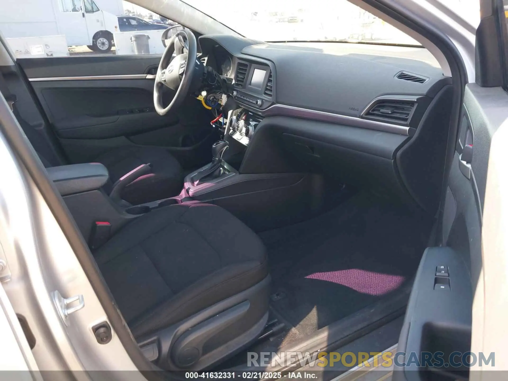 5 fotografías del automóvil dañado 5NPD74LF0KH483497 HYUNDAI ELANTRA 2019